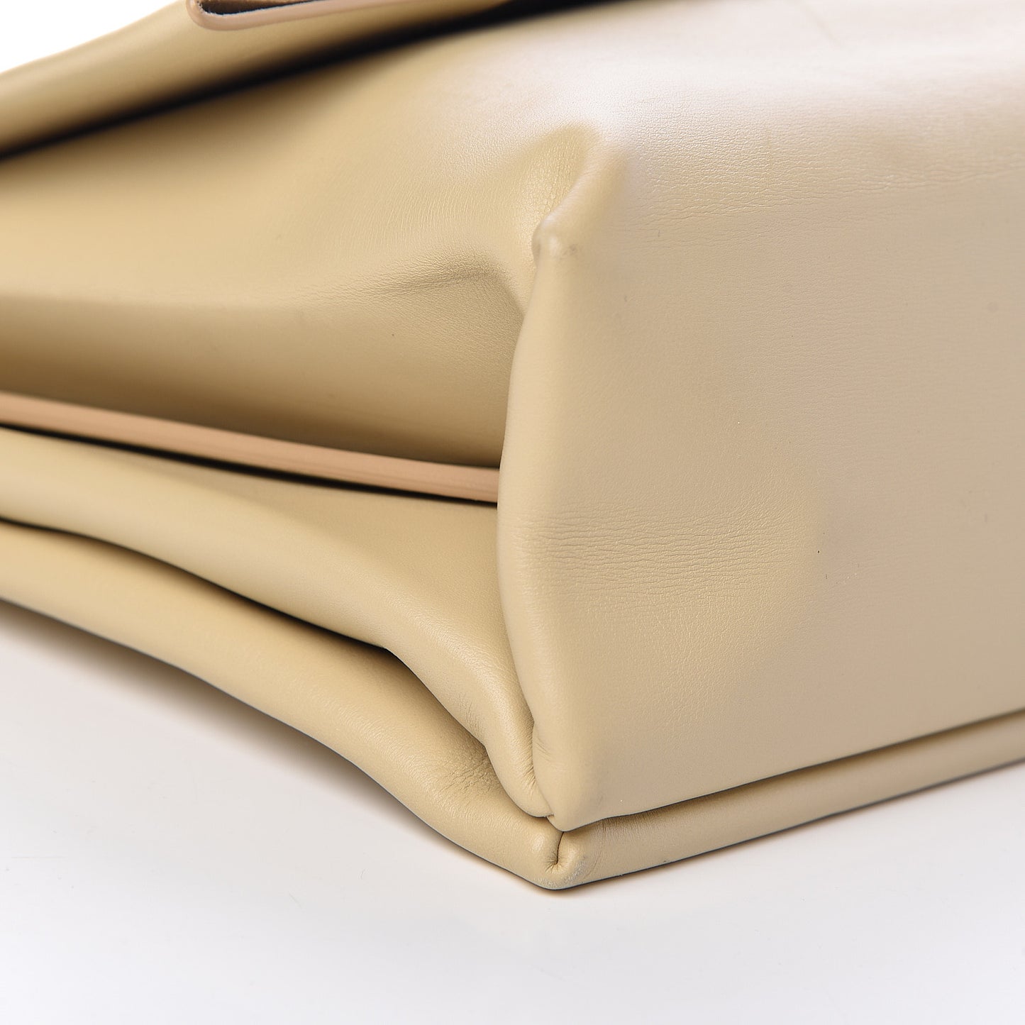 Smooth Calfskin Blade Chain Flap Vanilla