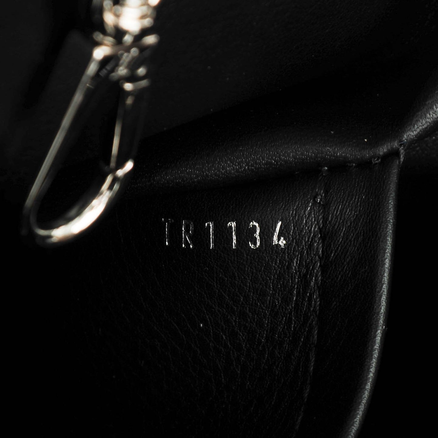 Taurillon Python Capucines MM Black
