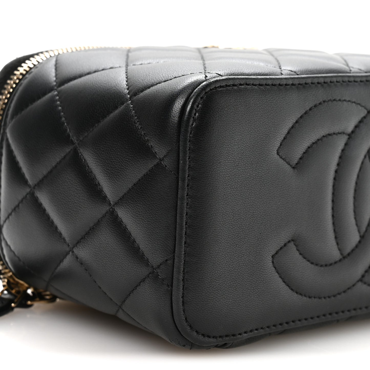 Lambskin Quilted Small Top Handle Vanity Case With Chain Black