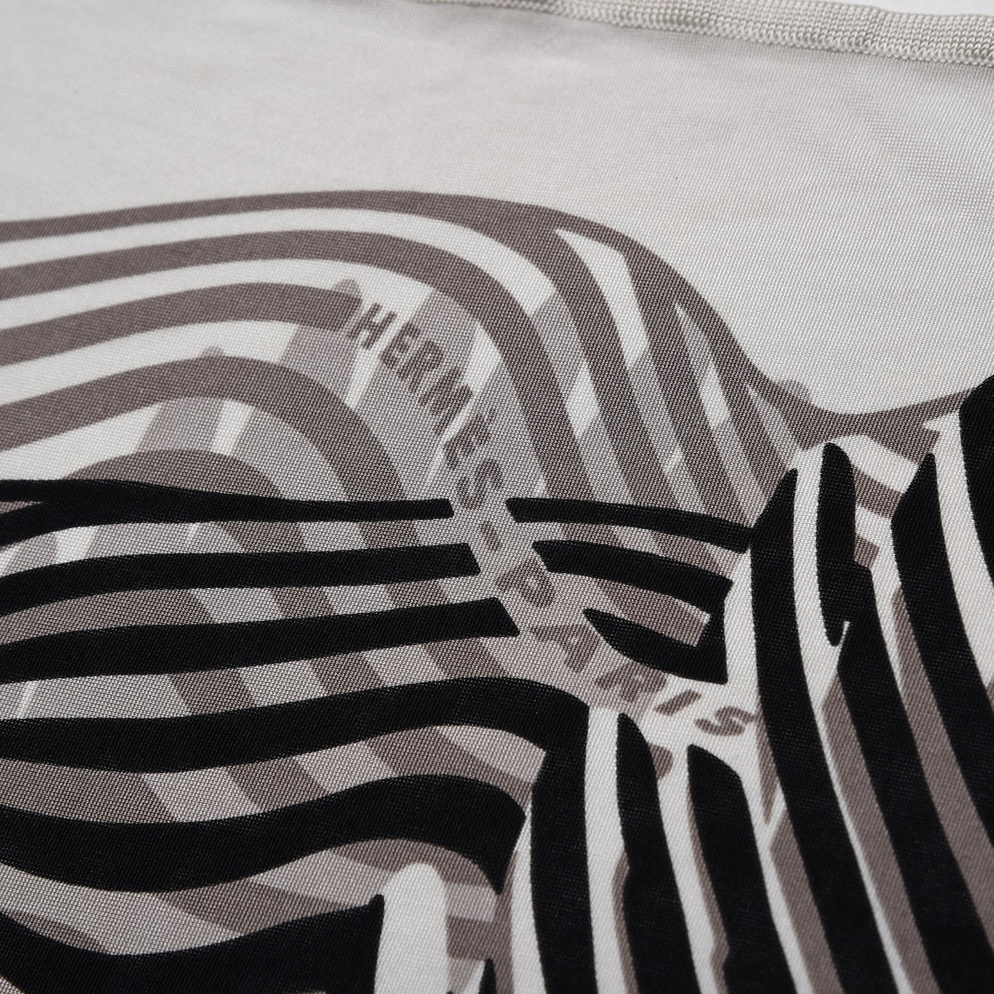 Silk Jersey Onde De Chic Scarf 90 Blanc Noir Sepia