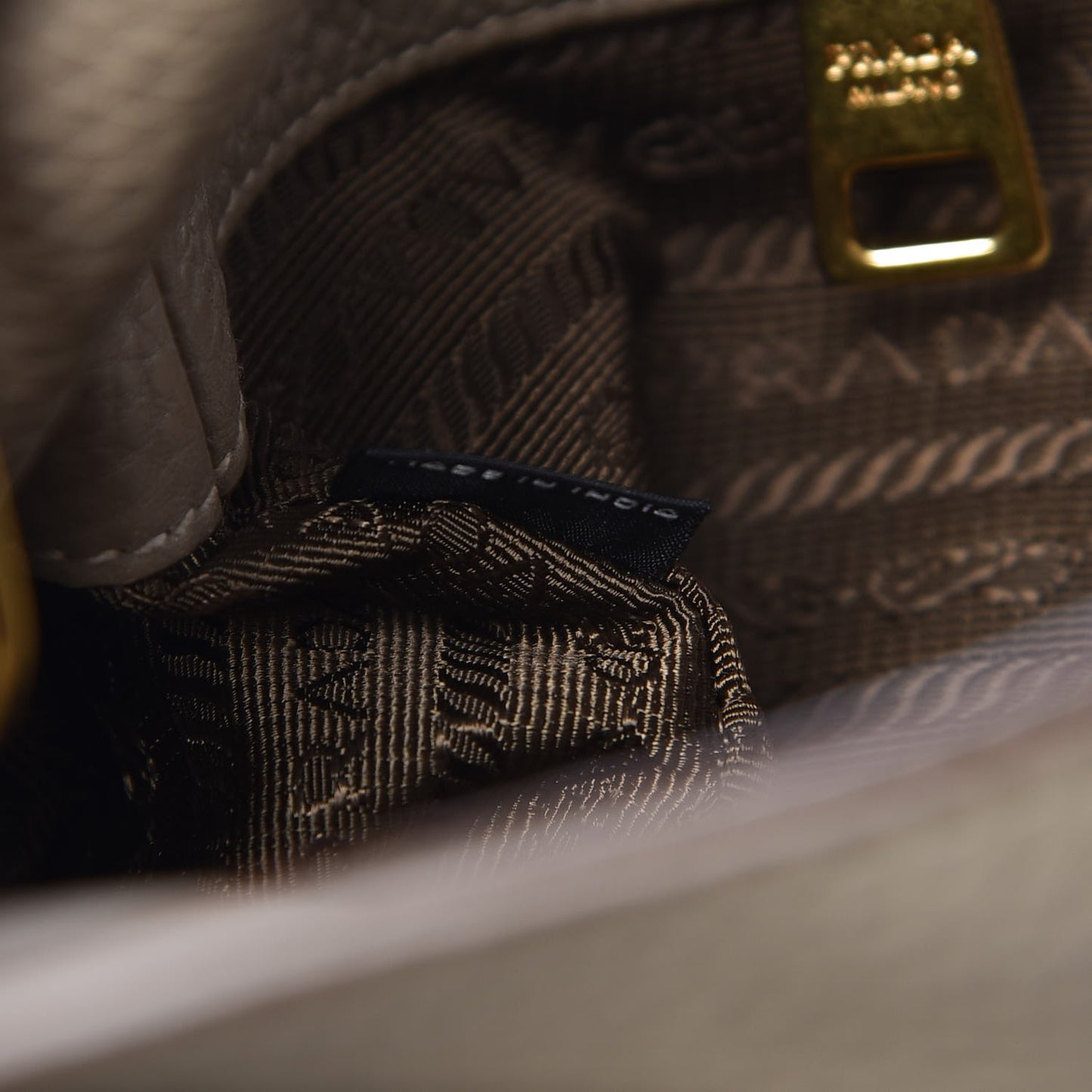 Vitello Daino Shopping Tote Pomice