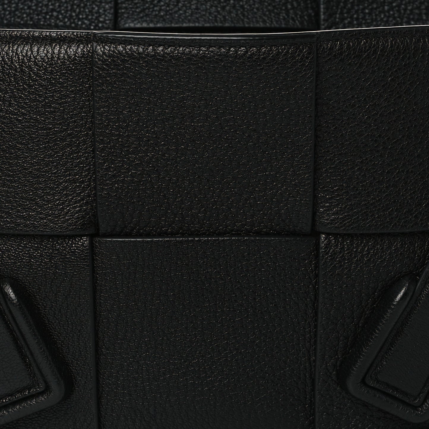 Grained Calfskin Maxi Intrecciato Medium Arco Black