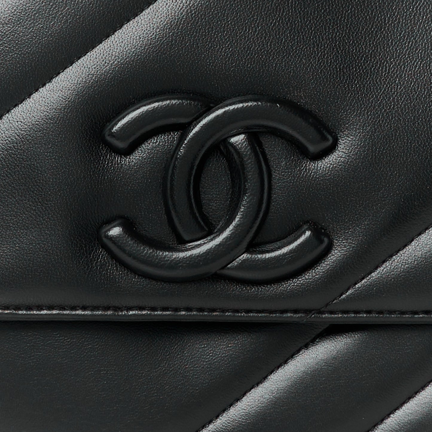 Lambskin Diagonal Quilted Jumbo Single Flap Black