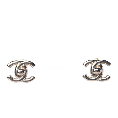 Chanel CC Turnlock Earrings Gold 1 of 4