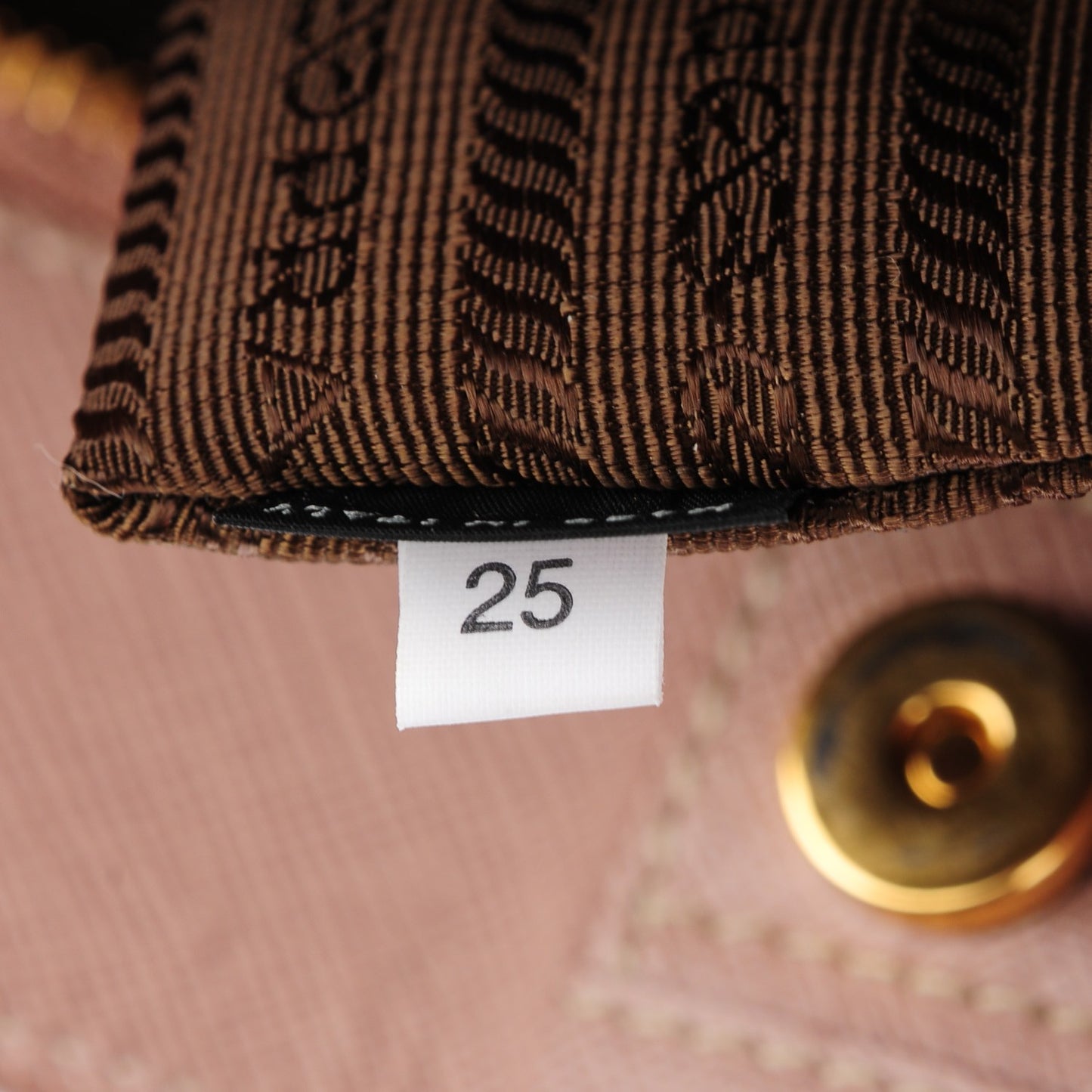 Saffiano Lux Medium Tote Cammeo
