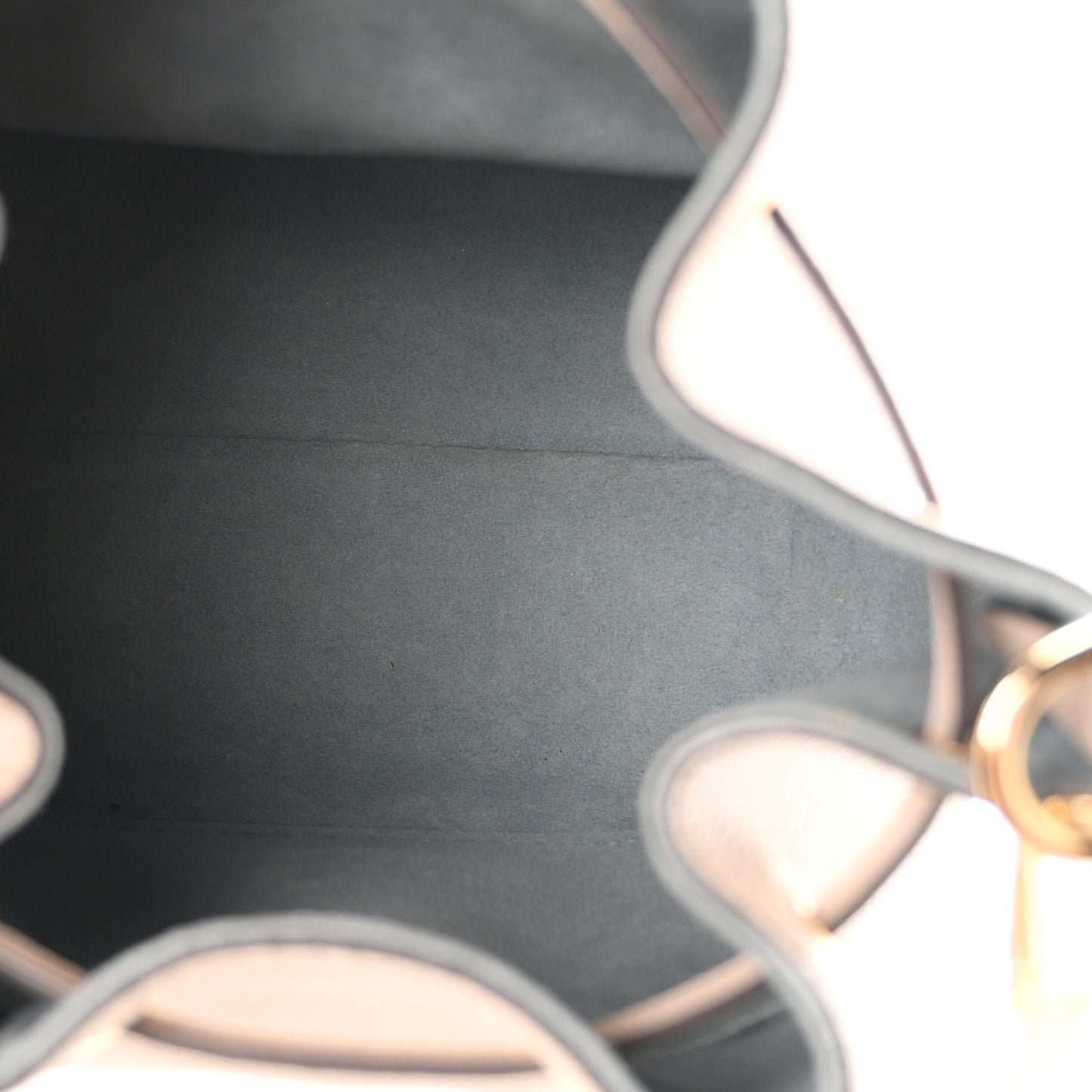 Calfskin Lockme Bucket MM Greige