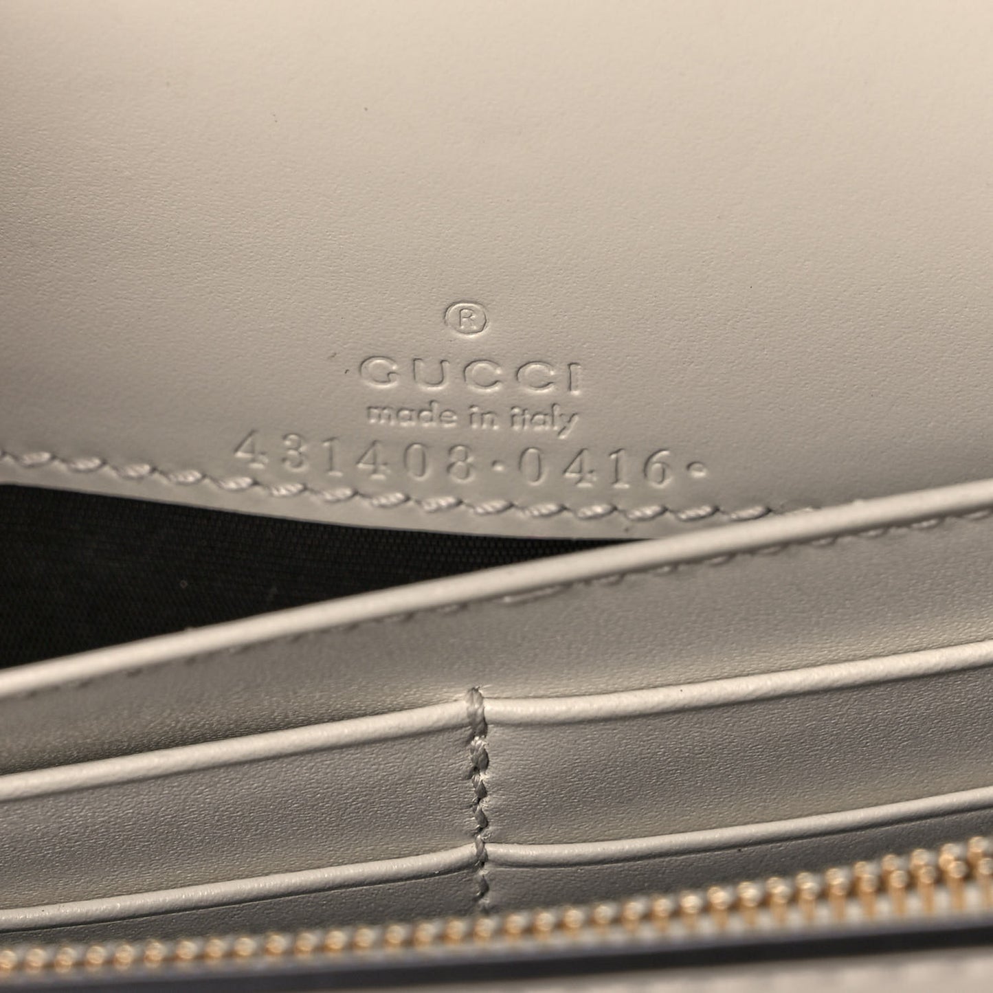 Guccissima Signature Bowy Chain Wallet Mystic White
