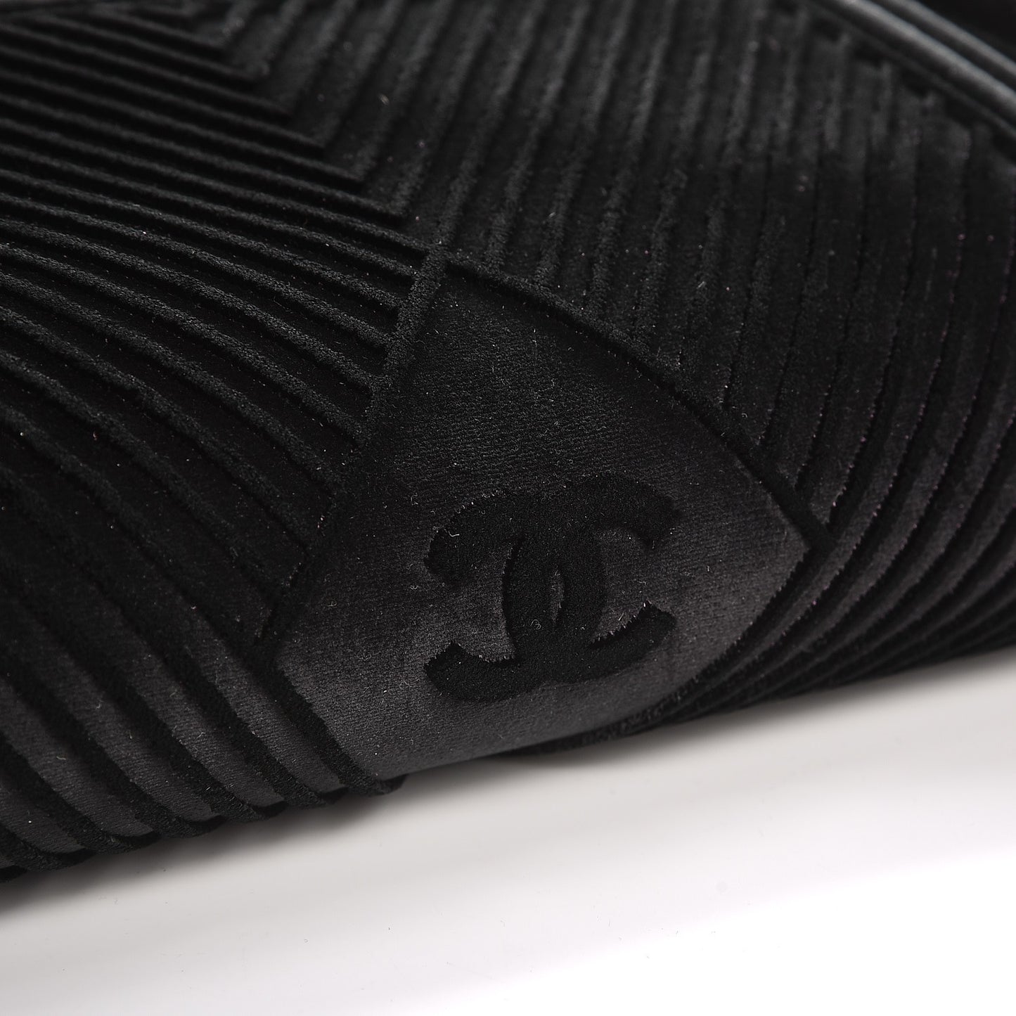 Velvet Chevron Medium Boy Flap Black