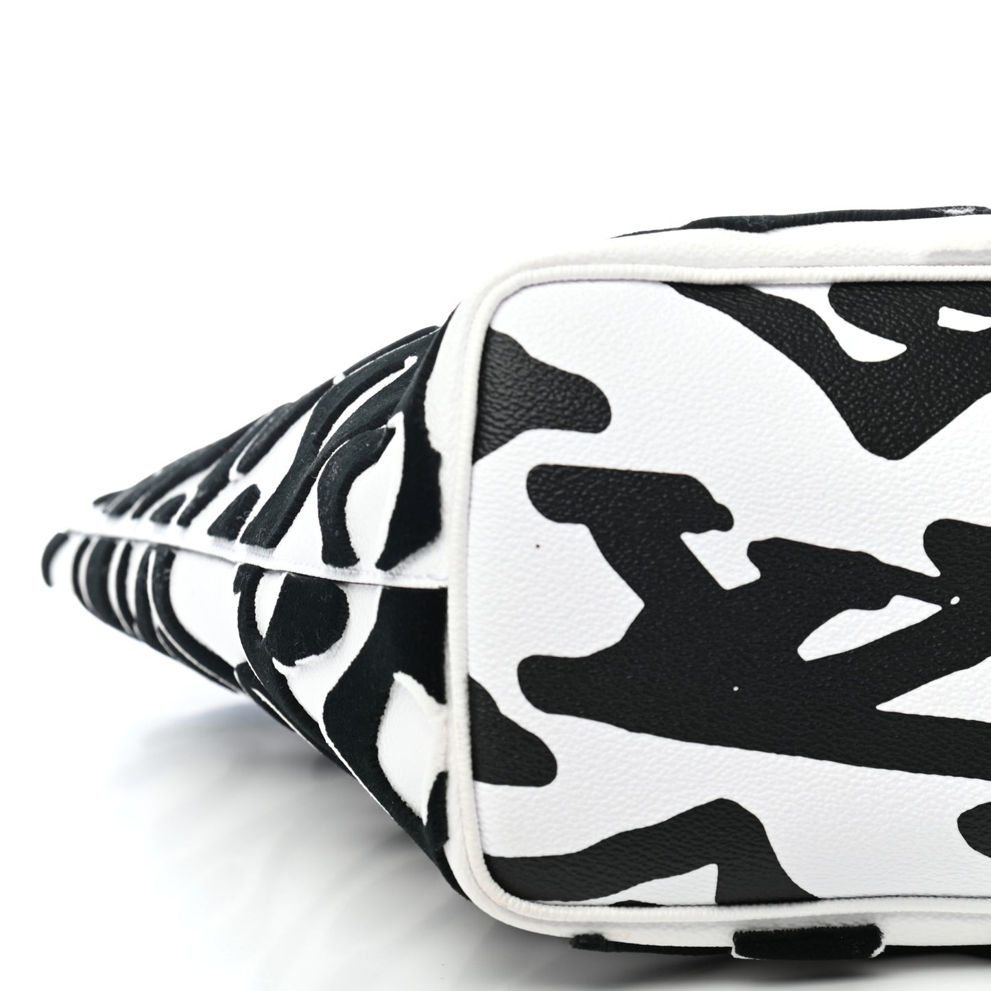 X UF Tufted Monogram Tufted Cabas White Black