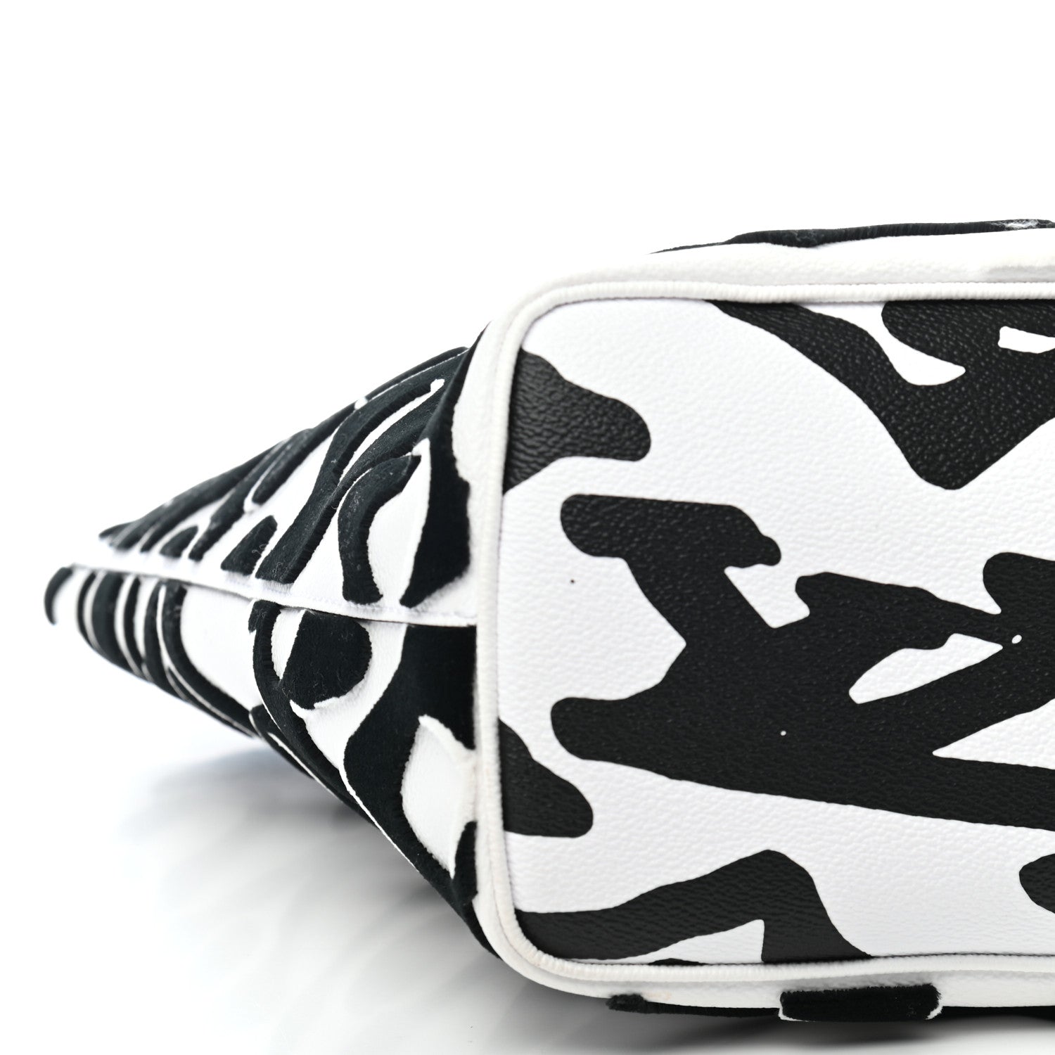 Louis Vuitton X UF Tufted Monogram Tufted Cabas White Black 14 of 17