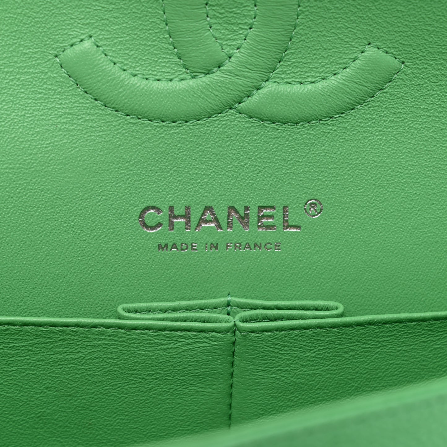 Caviar Chevron Quilted Medium Double Flap Green