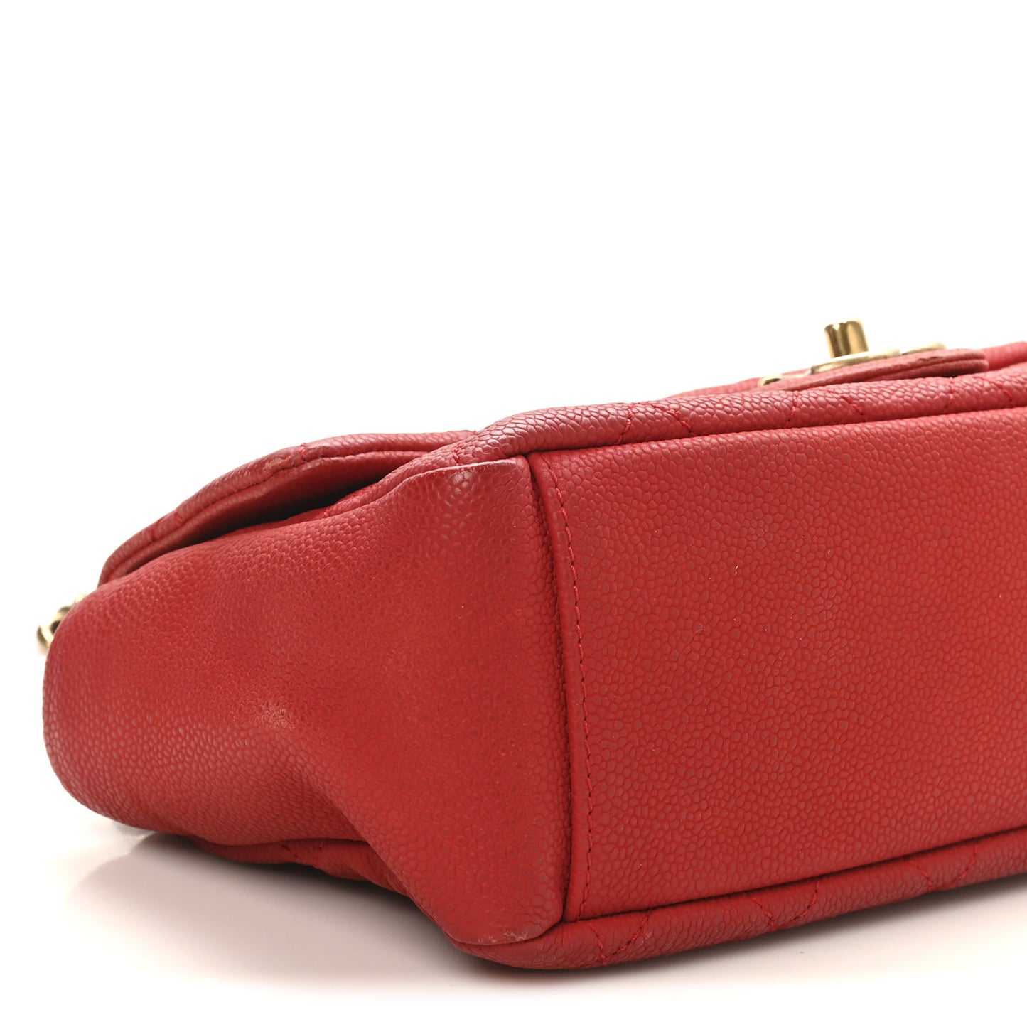 Iridescent Caviar Quilted Medium Chic Quilt Flap Red