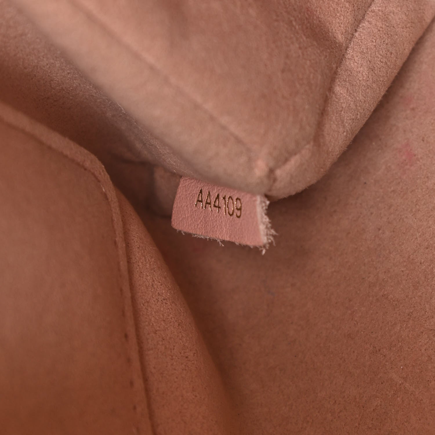 Louis Vuitton Monogram Locky BB Rose Poudre 7 of 13