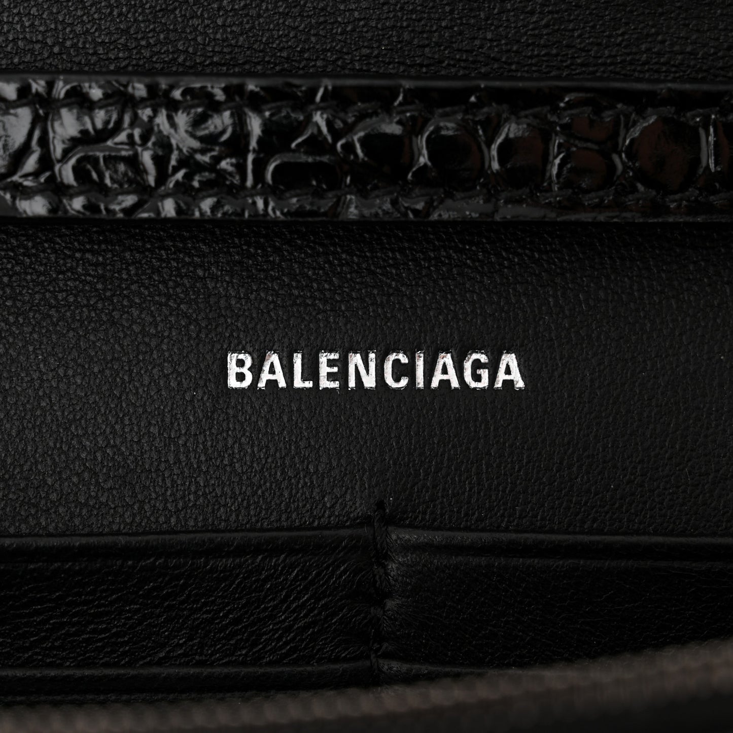 Shiny Calfskin Monochrome Crocodile Embossed Hourglass Chain Bag Black