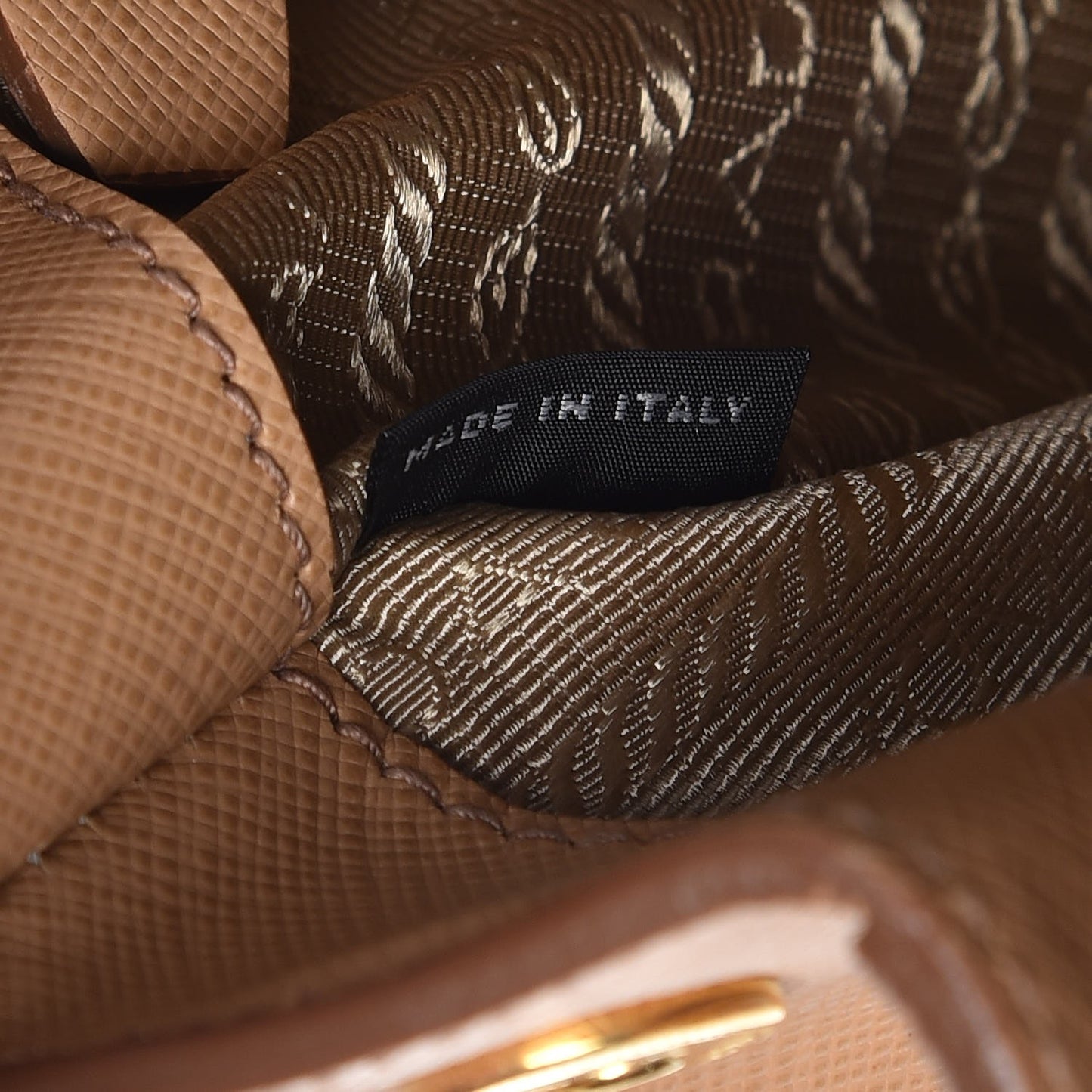 Saffiano Large Galleria Double Zip Tote Sabbia