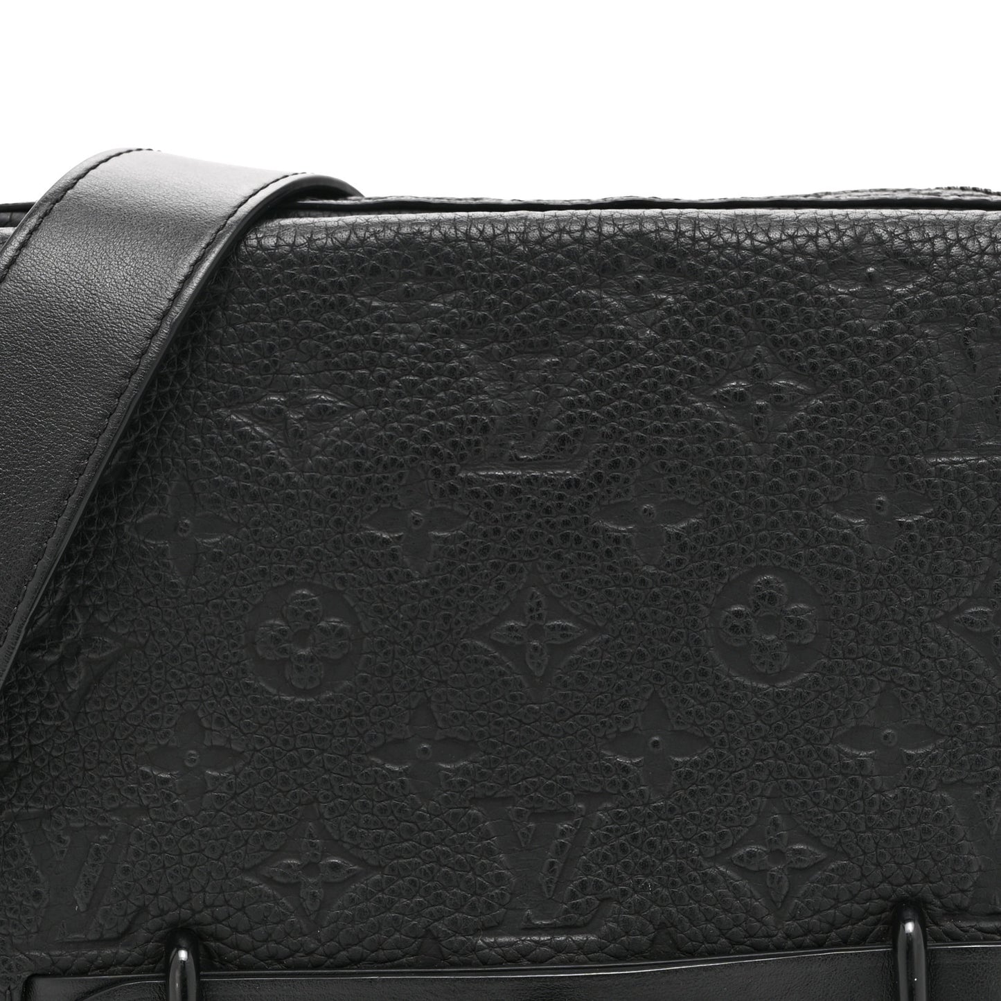 Taurillon Monogram Steamer Messenger Black