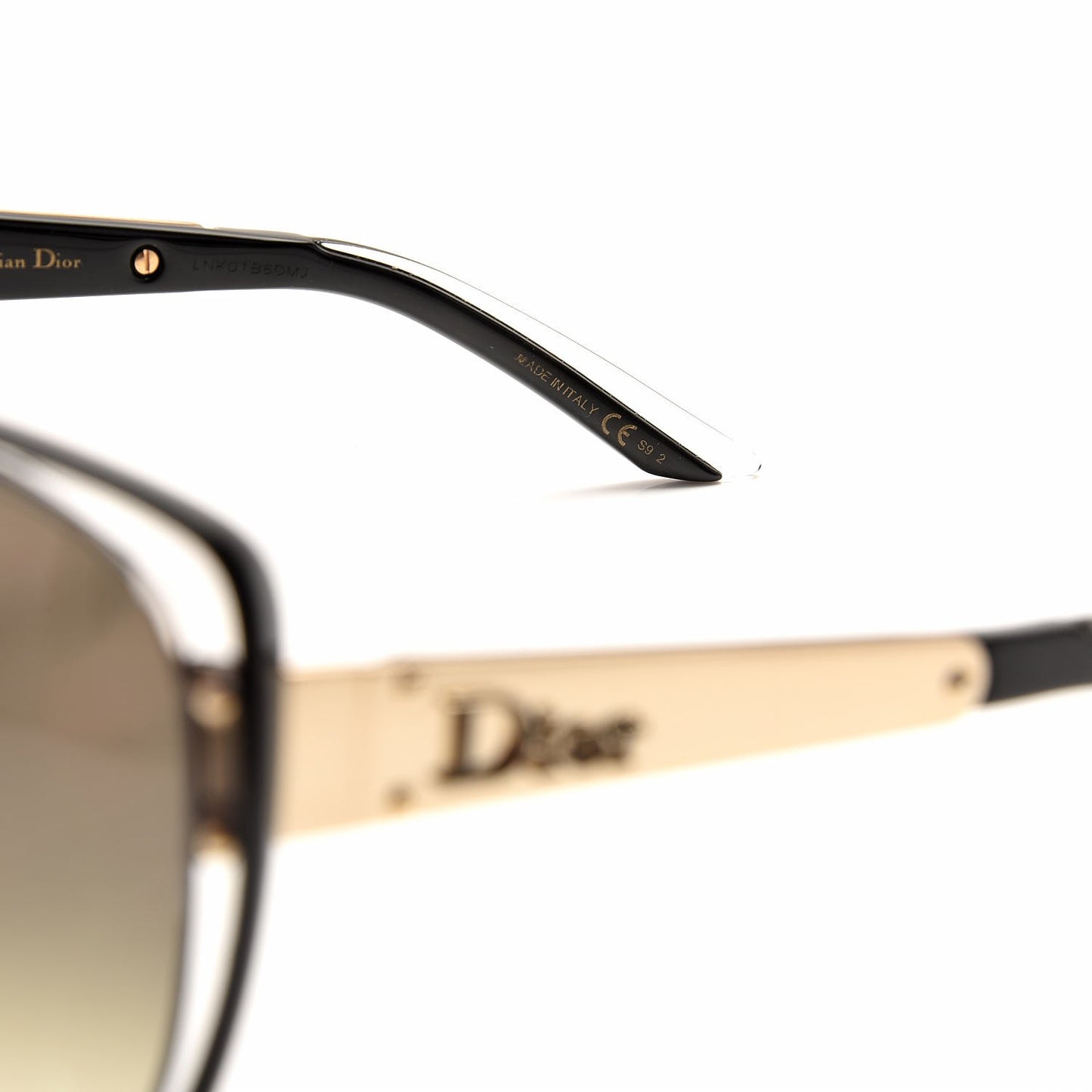 Striking Oversized Sunglasses Black