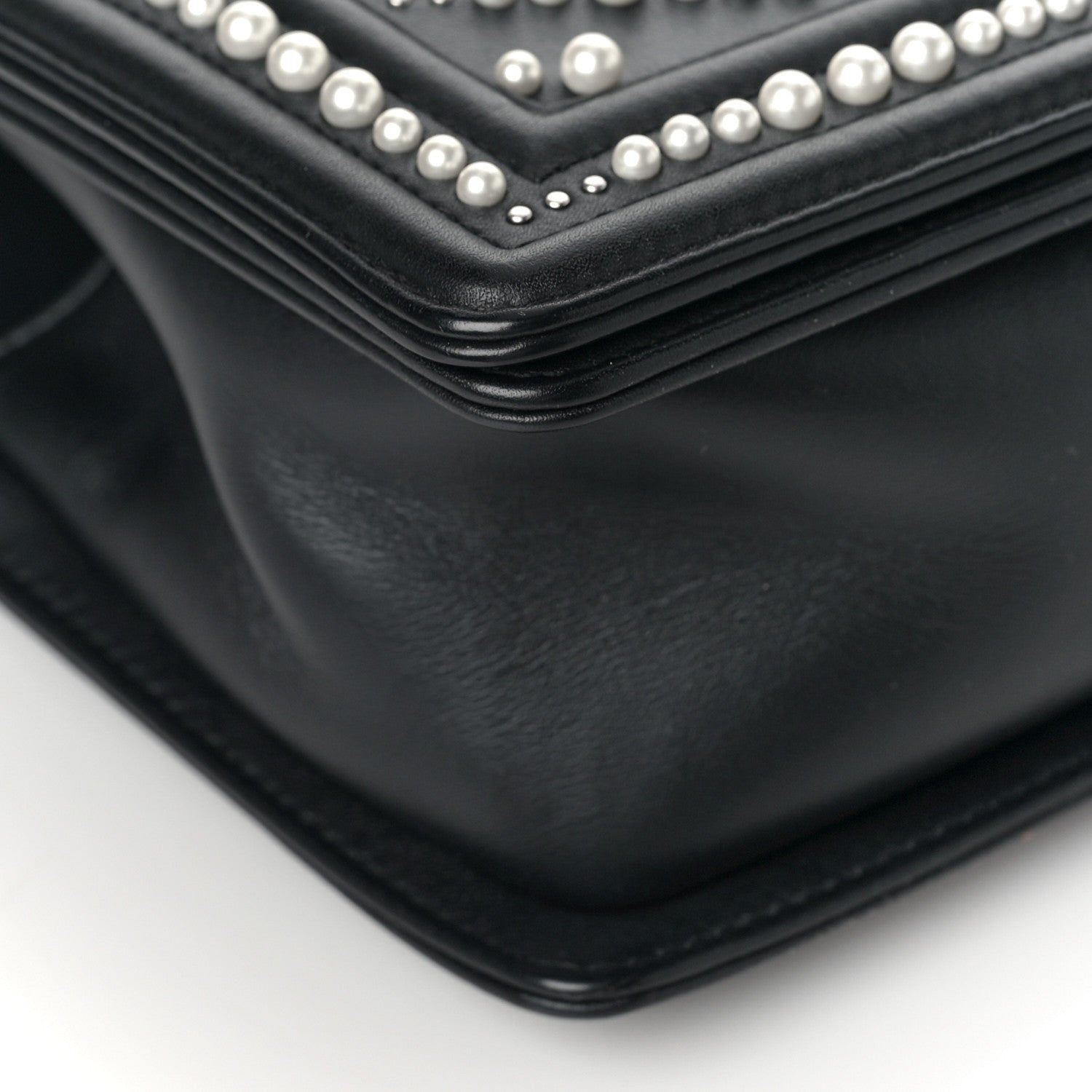 Chanel Calfskin Pearl Chevron Medium Boy Flap Black 8 of 10