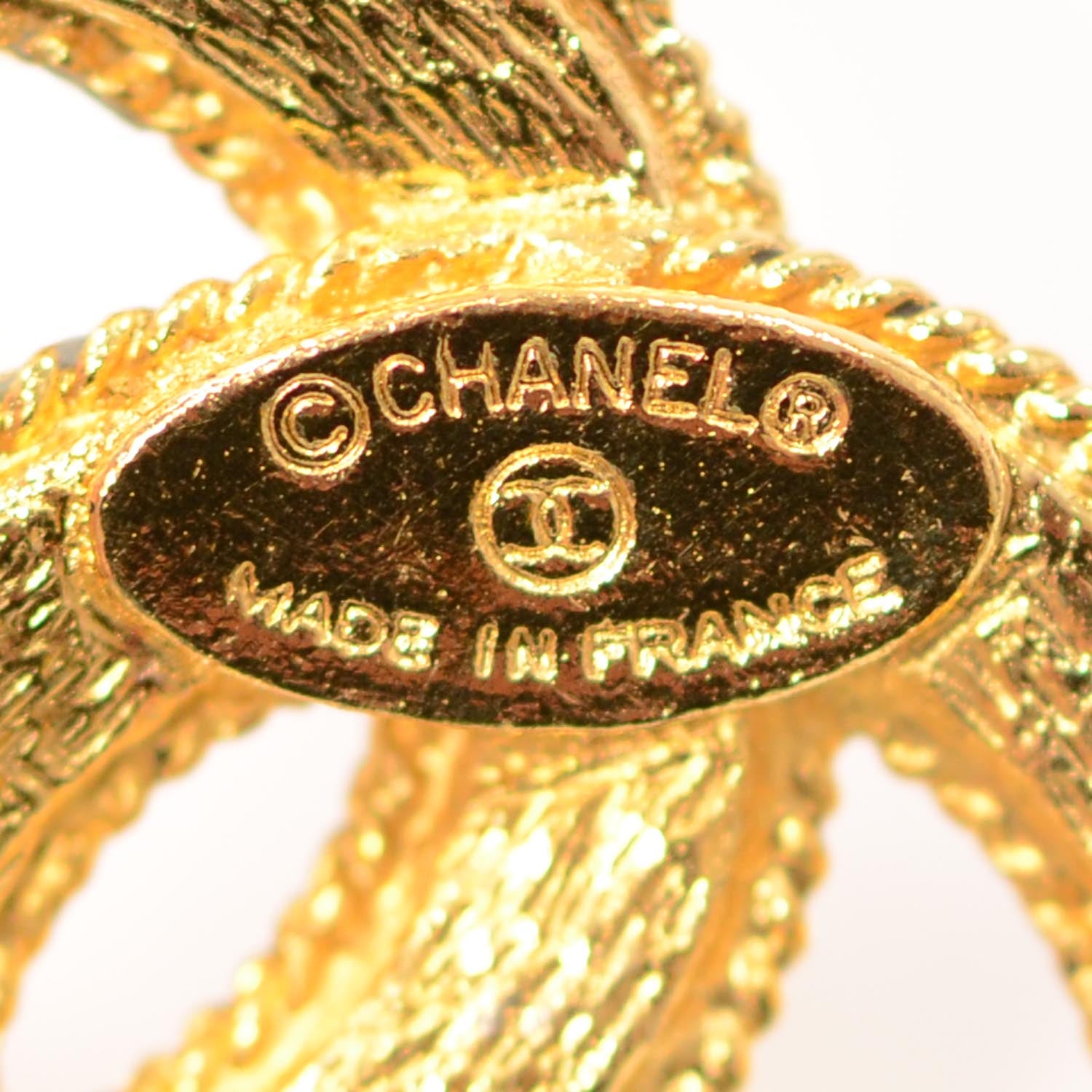 Chanel CC Brooch Gold 4 of 4
