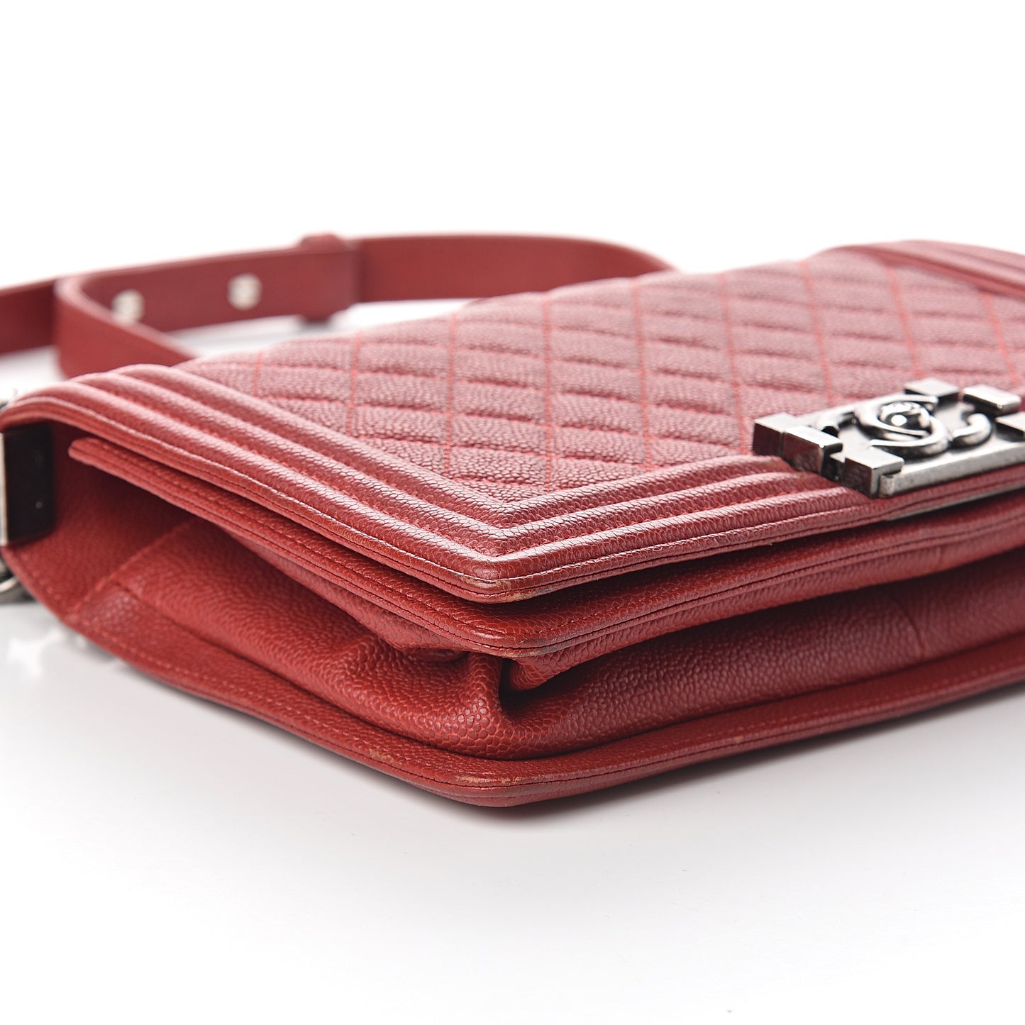 Caviar Quilted Medium Boy Flap Red