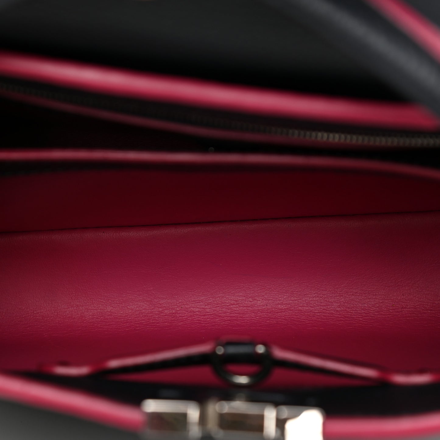 Taurillon Capucines BB Black Fuchsia