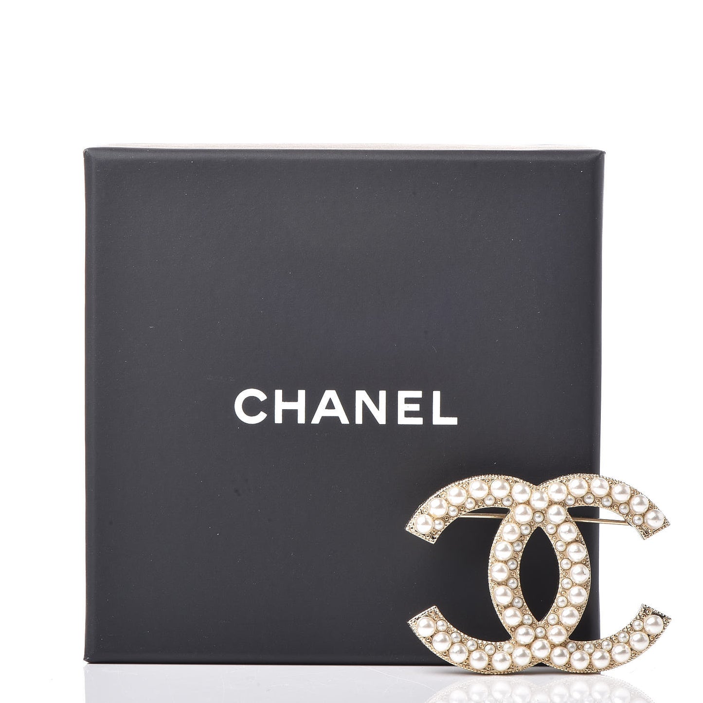 Pearl CC Brooch Gold
