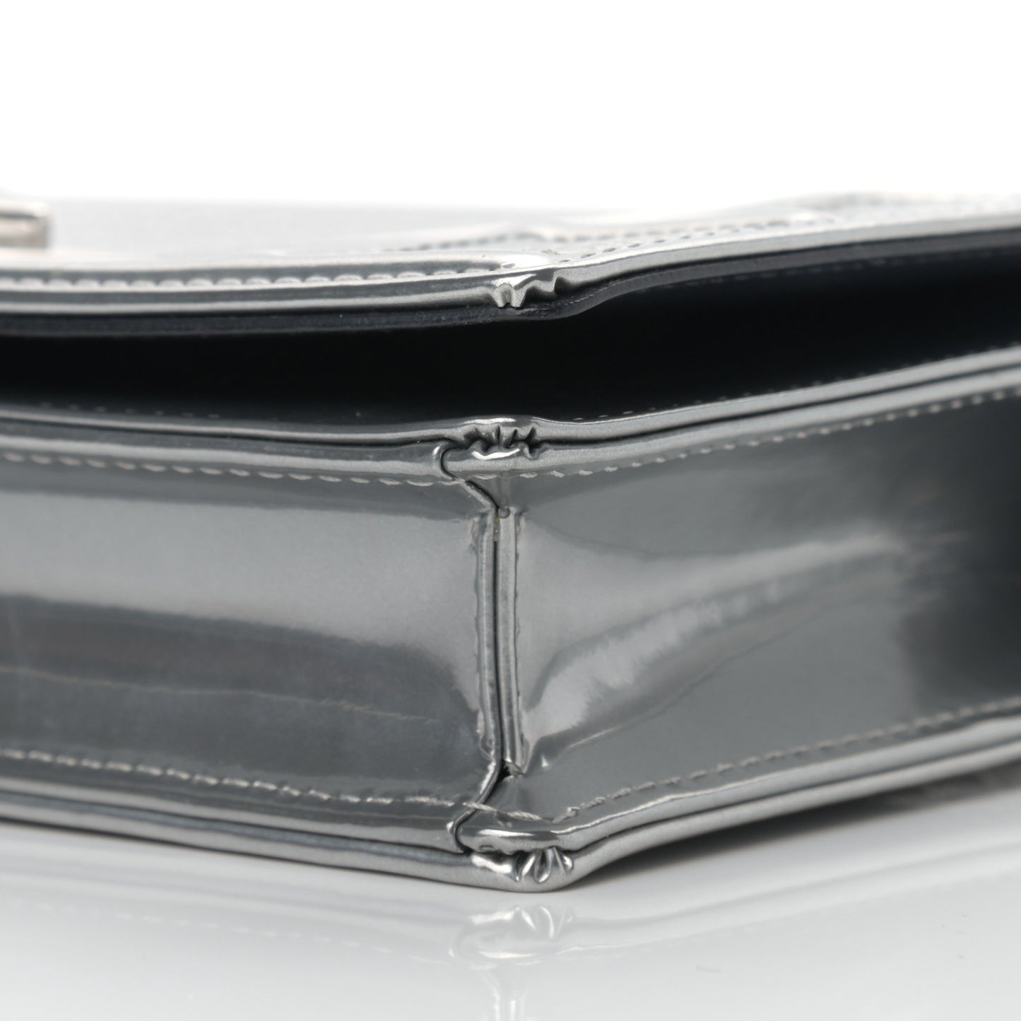 Metallic Micro-Cannage Diorama Wallet on Chain Pouch Argent
