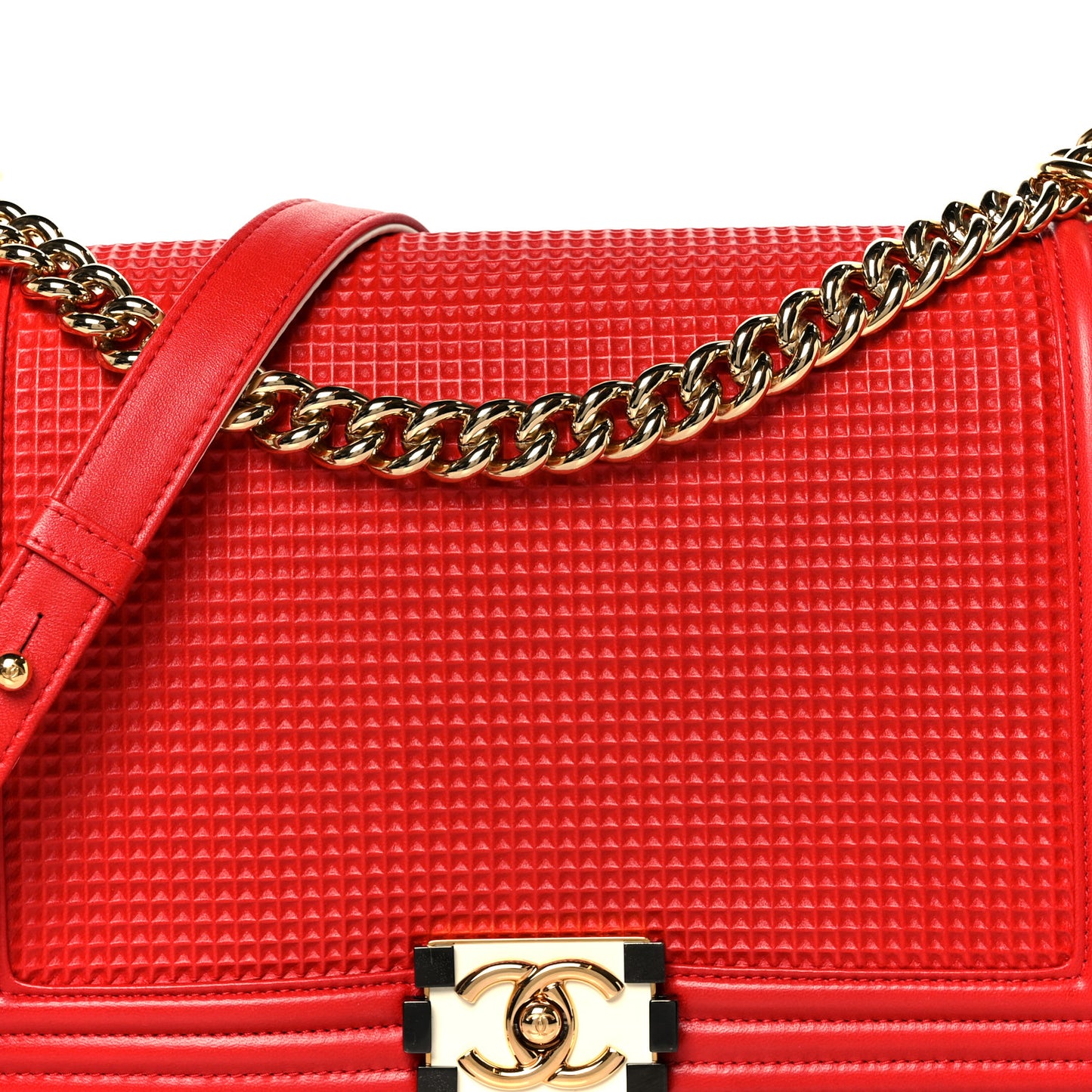 Lambskin Embossed New Medium Boy Cube Flap Red