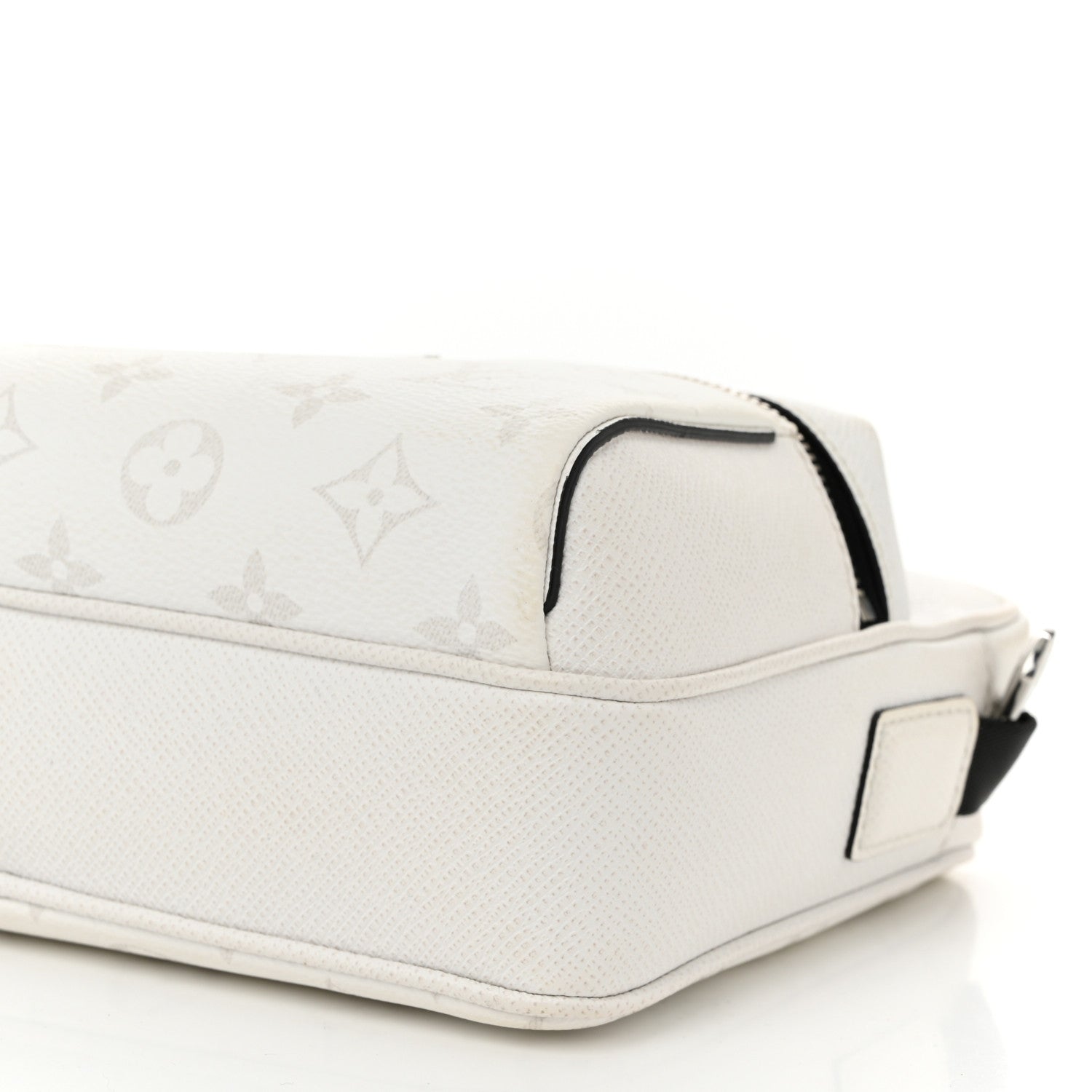 Louis Vuitton Taiga Monogram Outdoor Messenger White 9 of 11