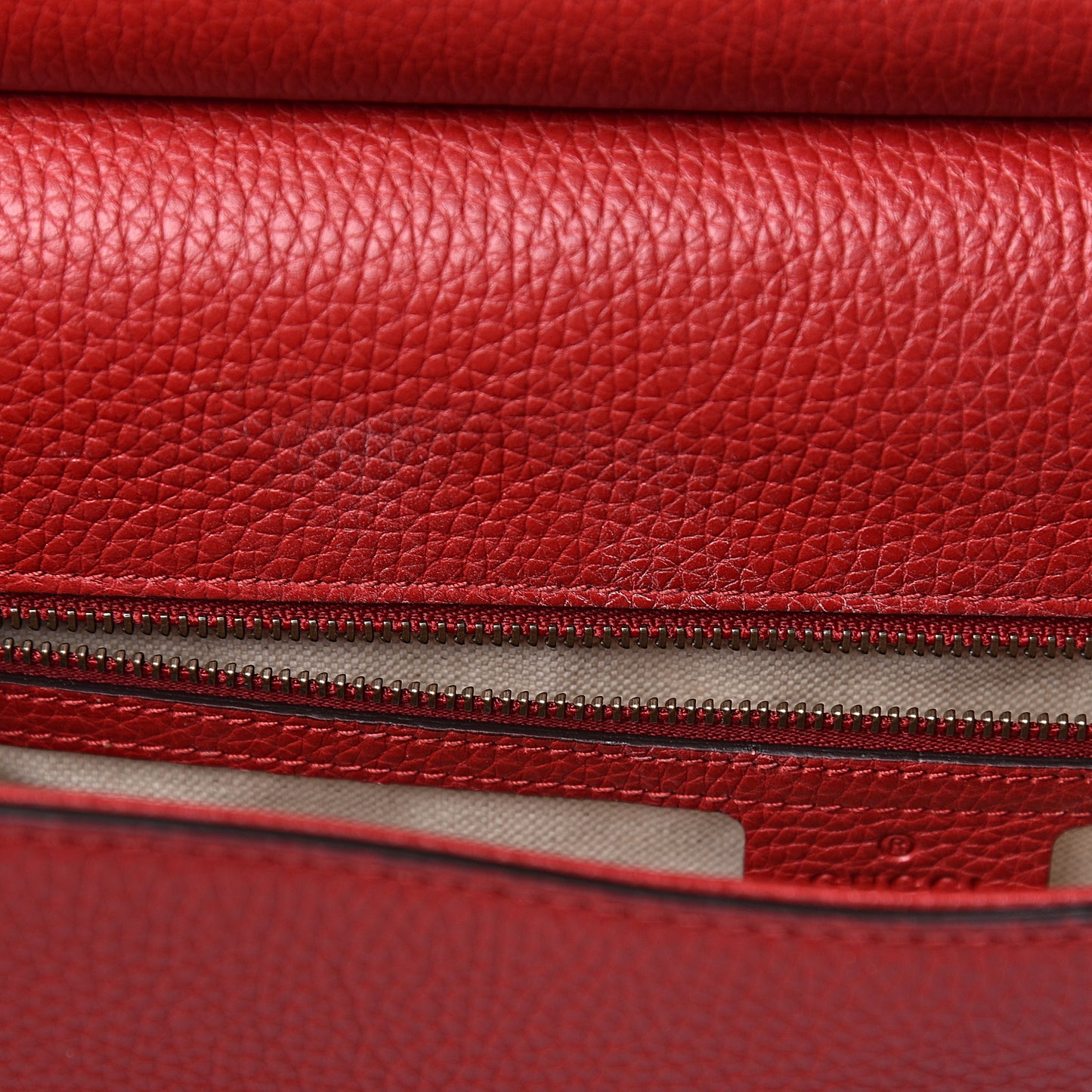 Calfskin Feline Medium GG Marmont Top Handle Bag Vulcanic Red