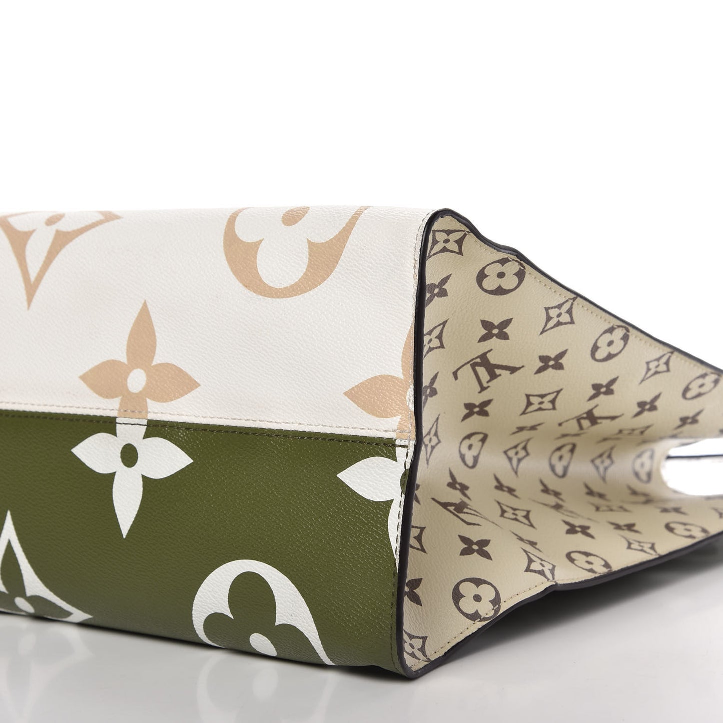 Monogram Giant Onthego GM Kaki Beige