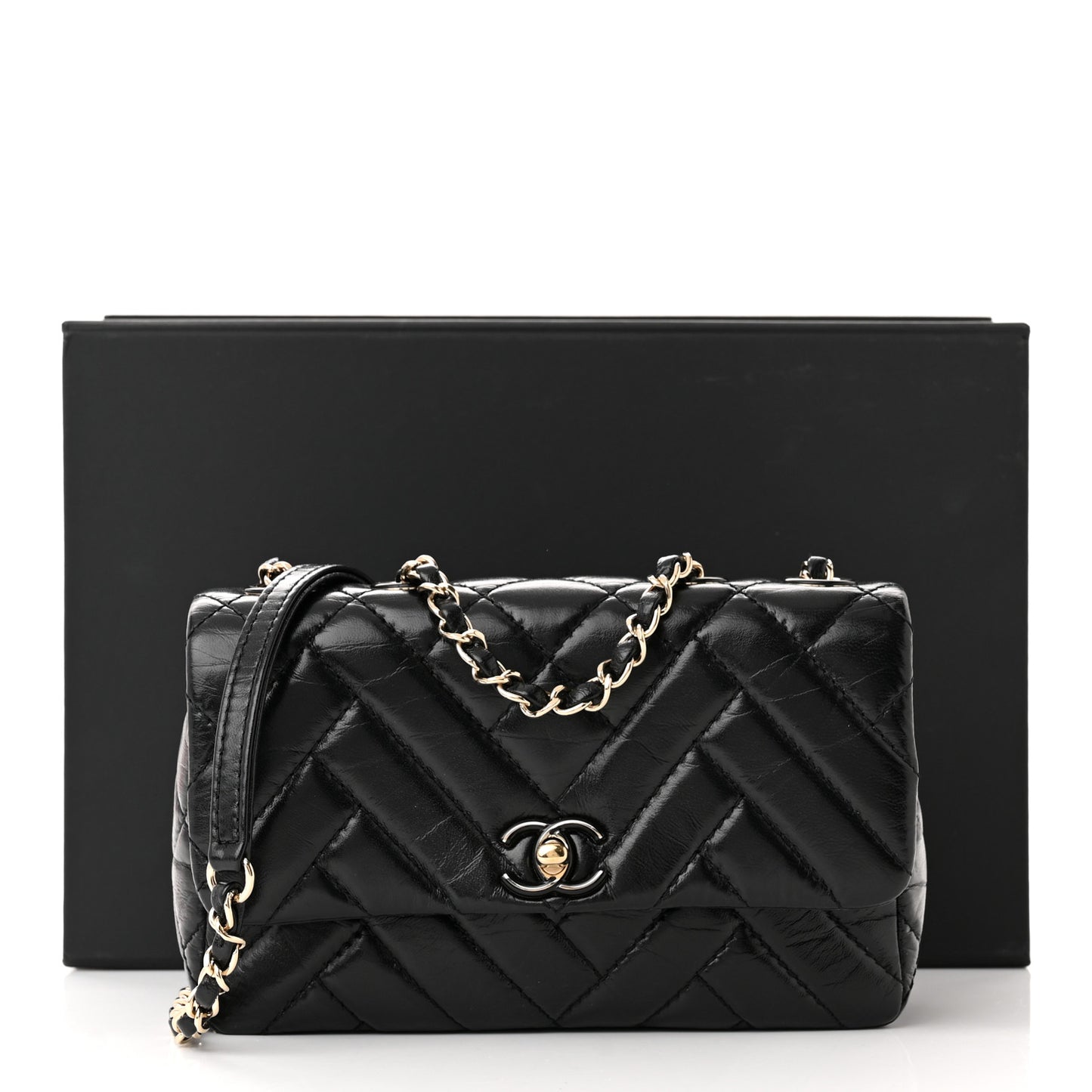 Shiny Lambskin Quilted Small Montcoco Flap Black