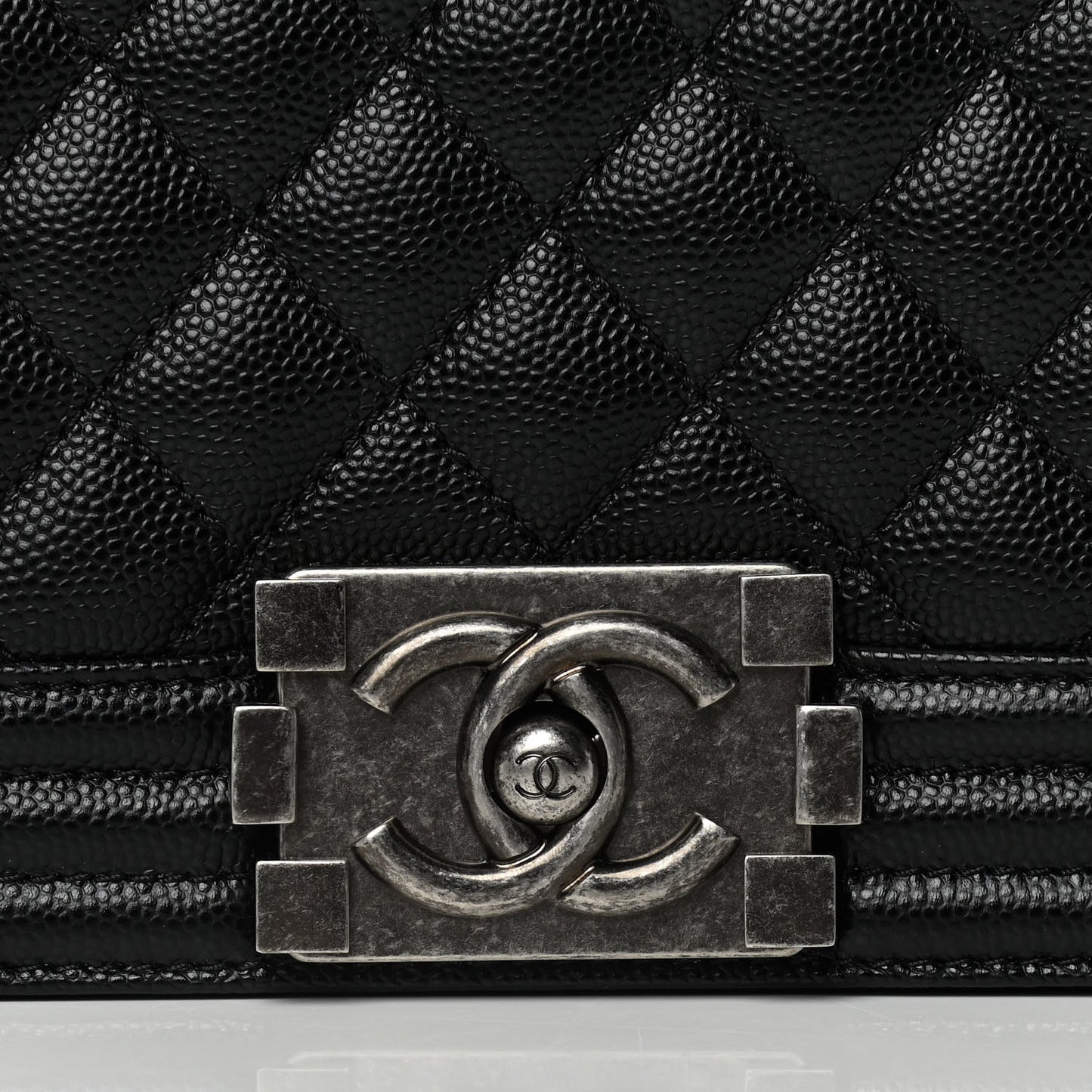 Caviar Quilted Medium Boy Flap Black