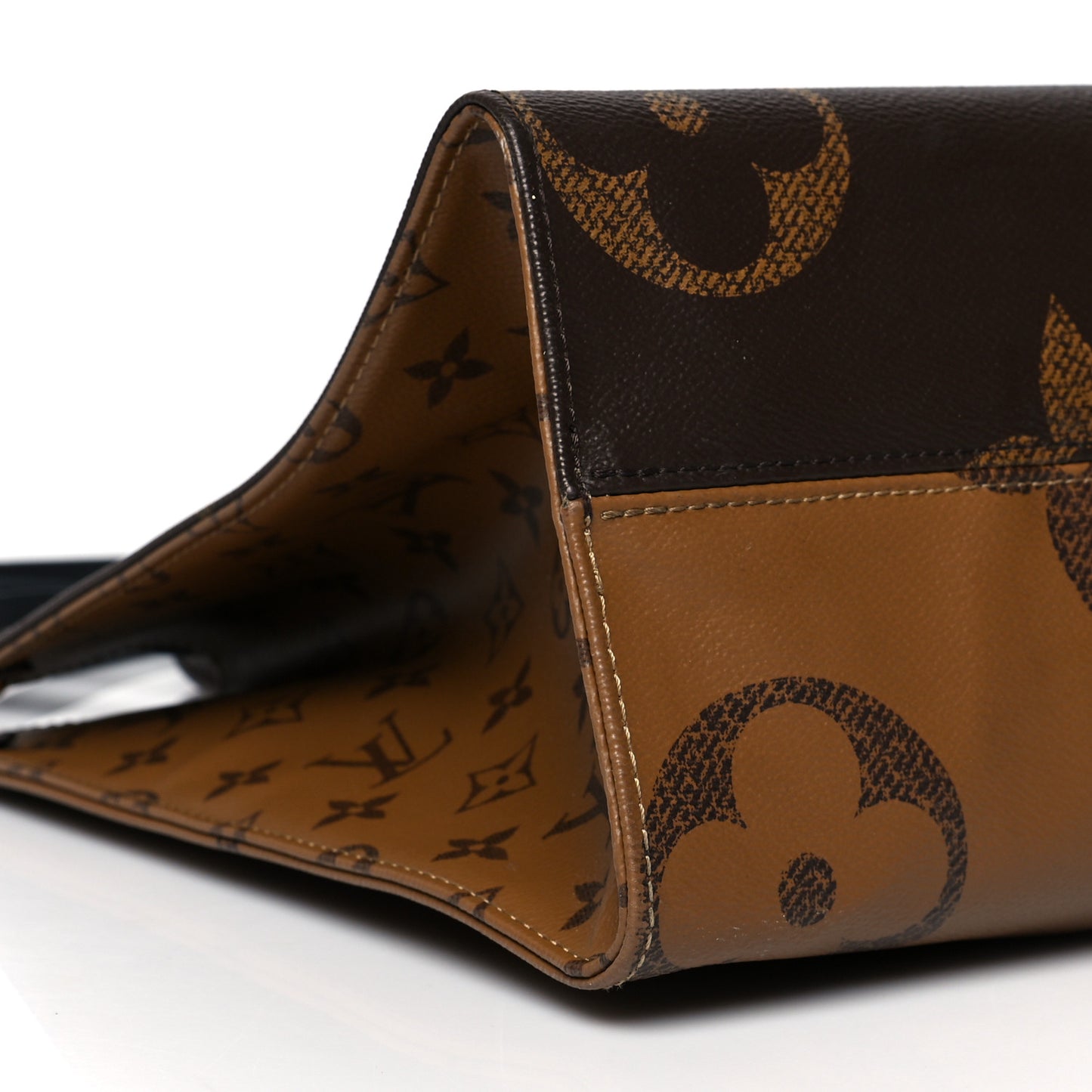 Reverse Monogram Giant Onthego MM