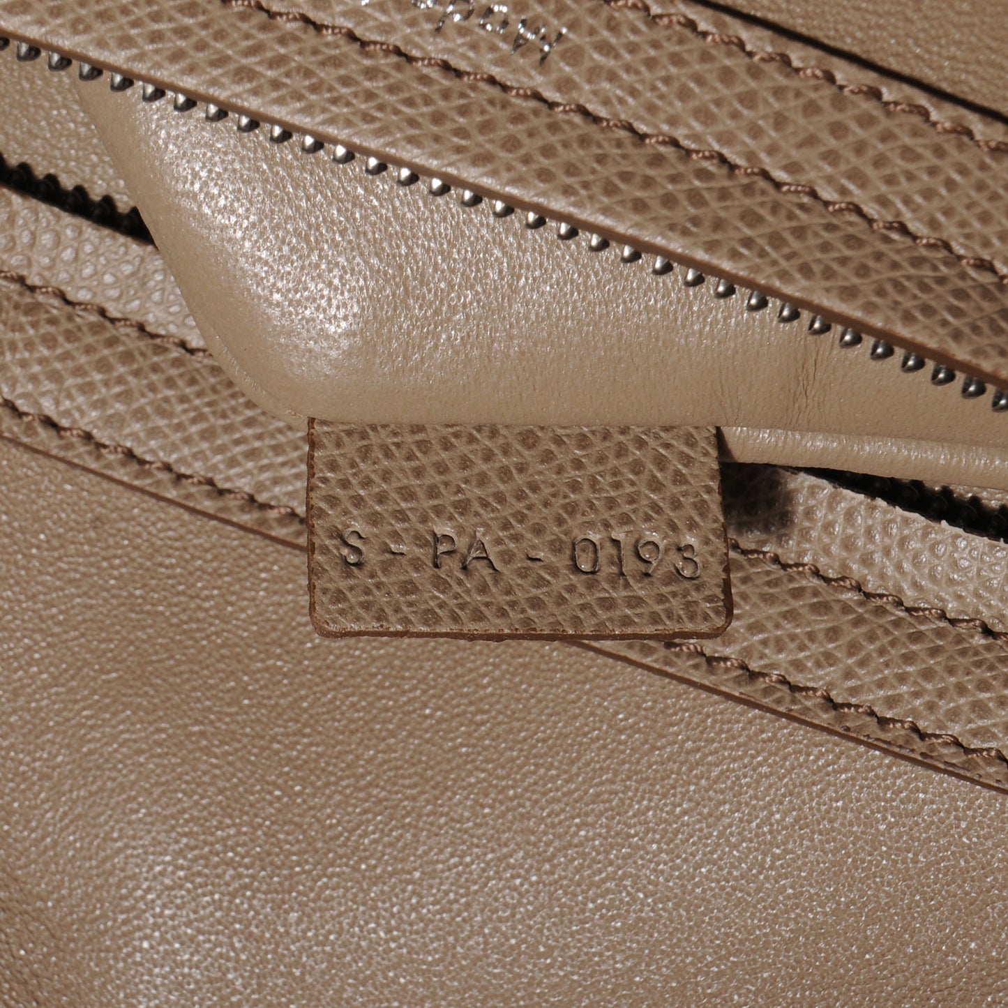 Grainy Calfskin Medium Phantom Luggage Taupe
