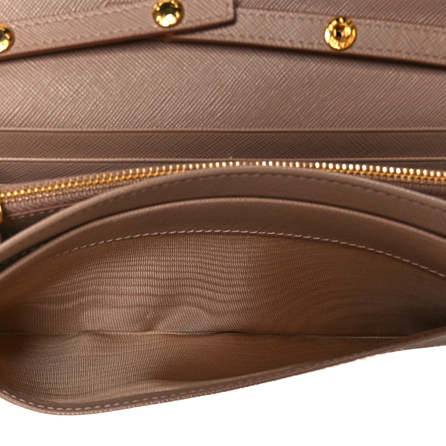 Saffiano Metal Oro Chain Wallet Cammeo