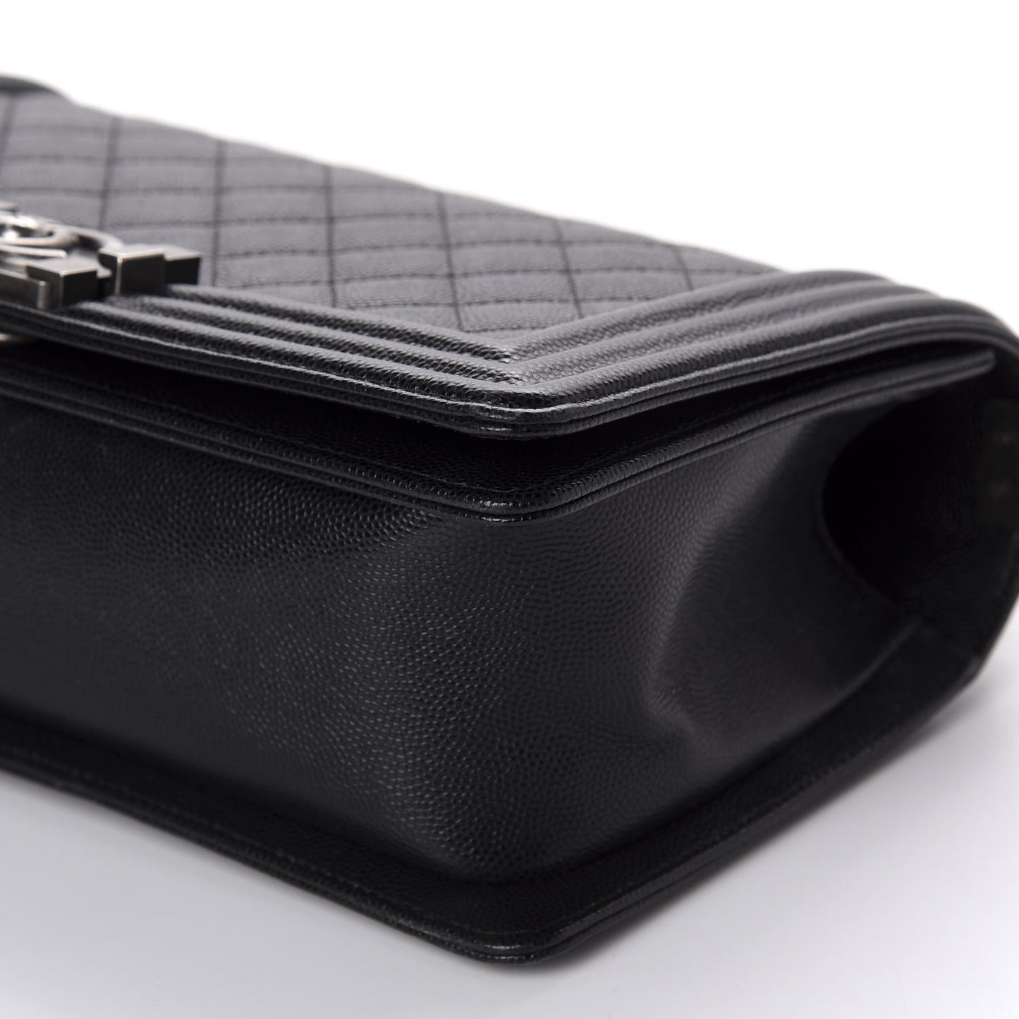 Caviar Quilted Medium Boy Flap Black