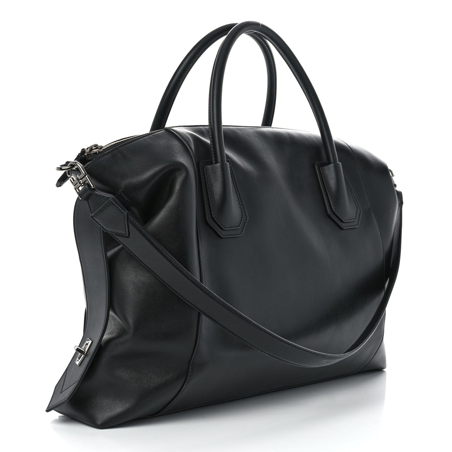 Smooth Calfskin Medium Soft Antigona Black