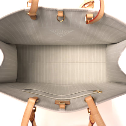 Louis Vuitton Monogram Giant By The Pool Onthego GM Brume 5 of 11