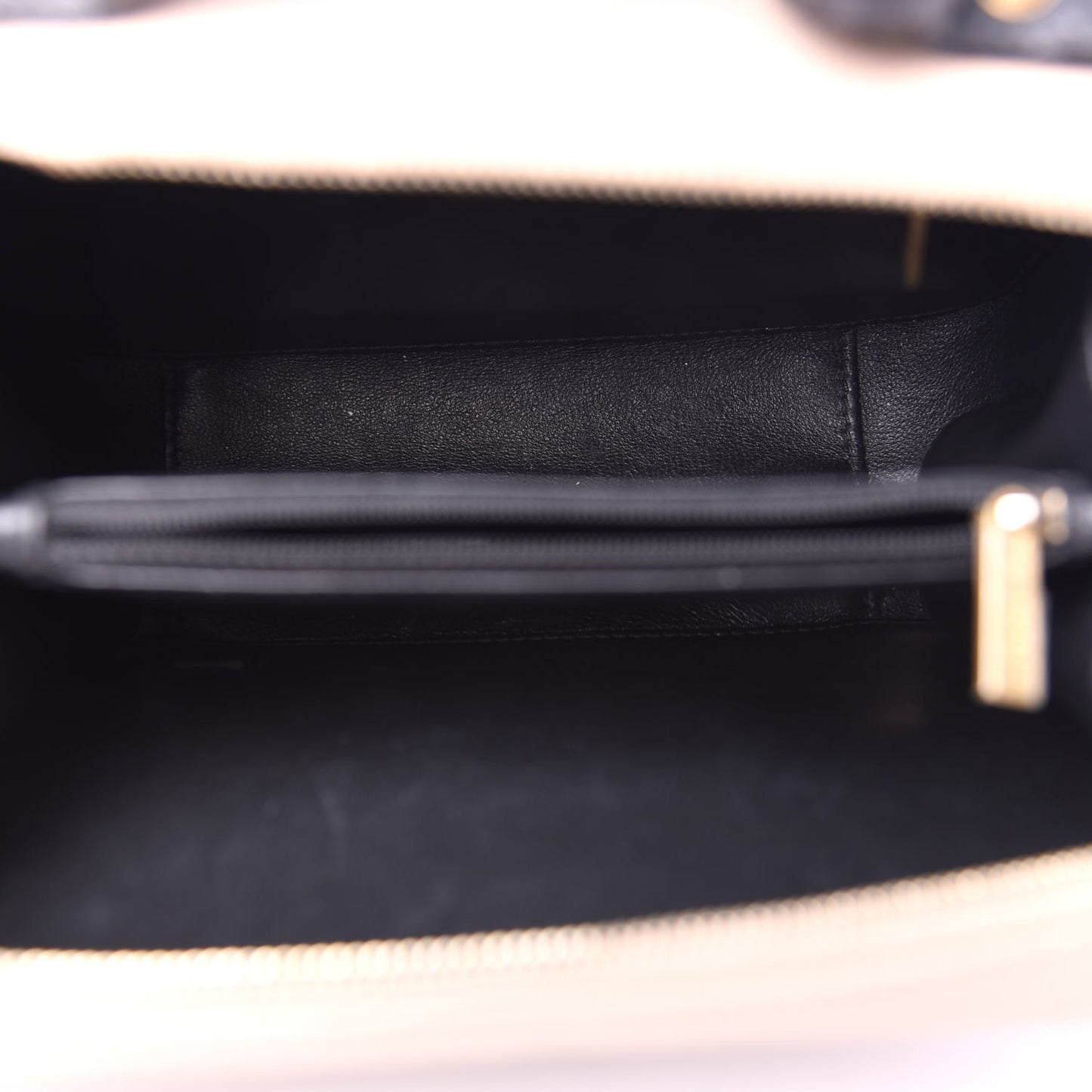 Caviar Quilted Medium CC Filigree Vanity Case Beige Black