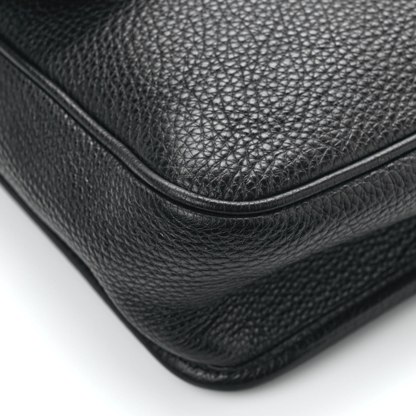 Vitello Daino Flat Flap Messenger Bag Black