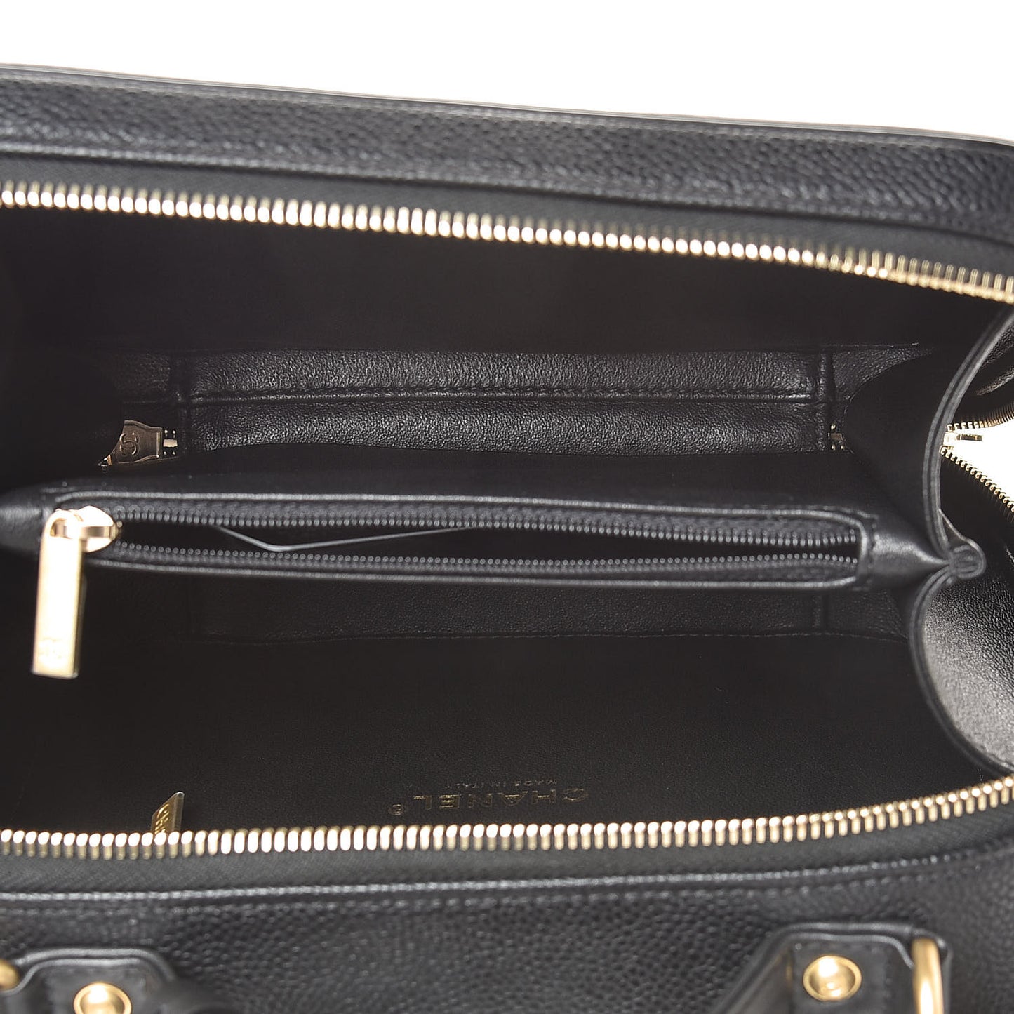 Caviar Quilted Medium CC Filigree Vanity Case Black
