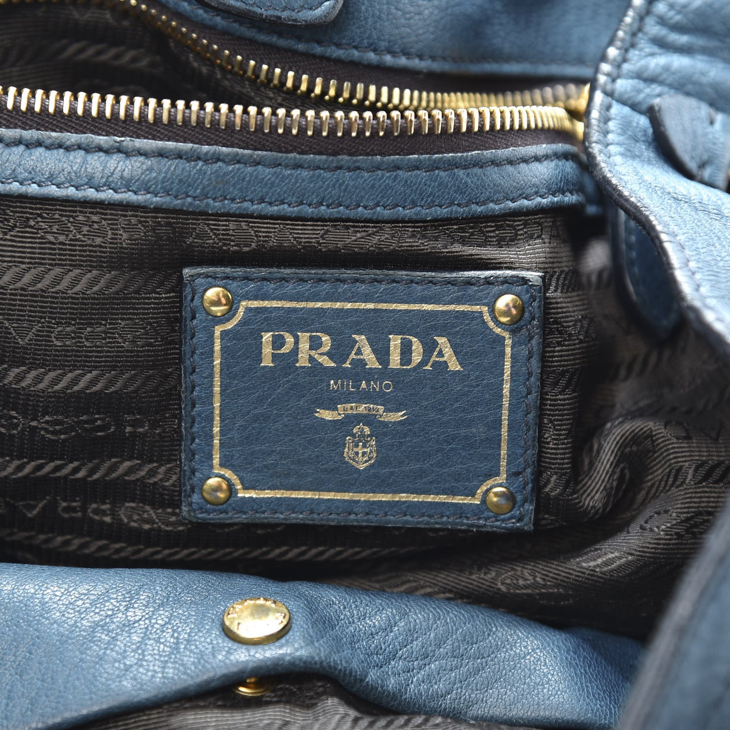 Vitello Daino Expandable Shoulder Bag
