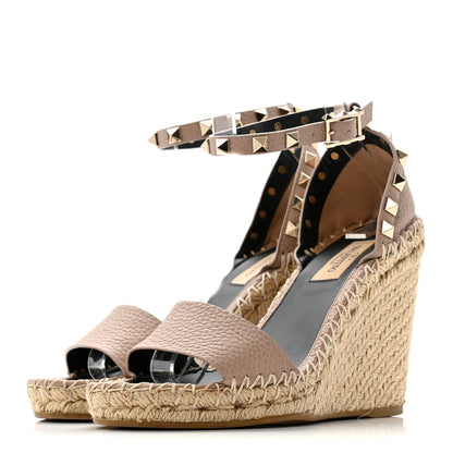 Valentino Garavani Grained Calfskin Rockstud Ankle Strap Espadrille 15/105mm Wedge Sandals 35 Rose Quartz Natural 4 of 13