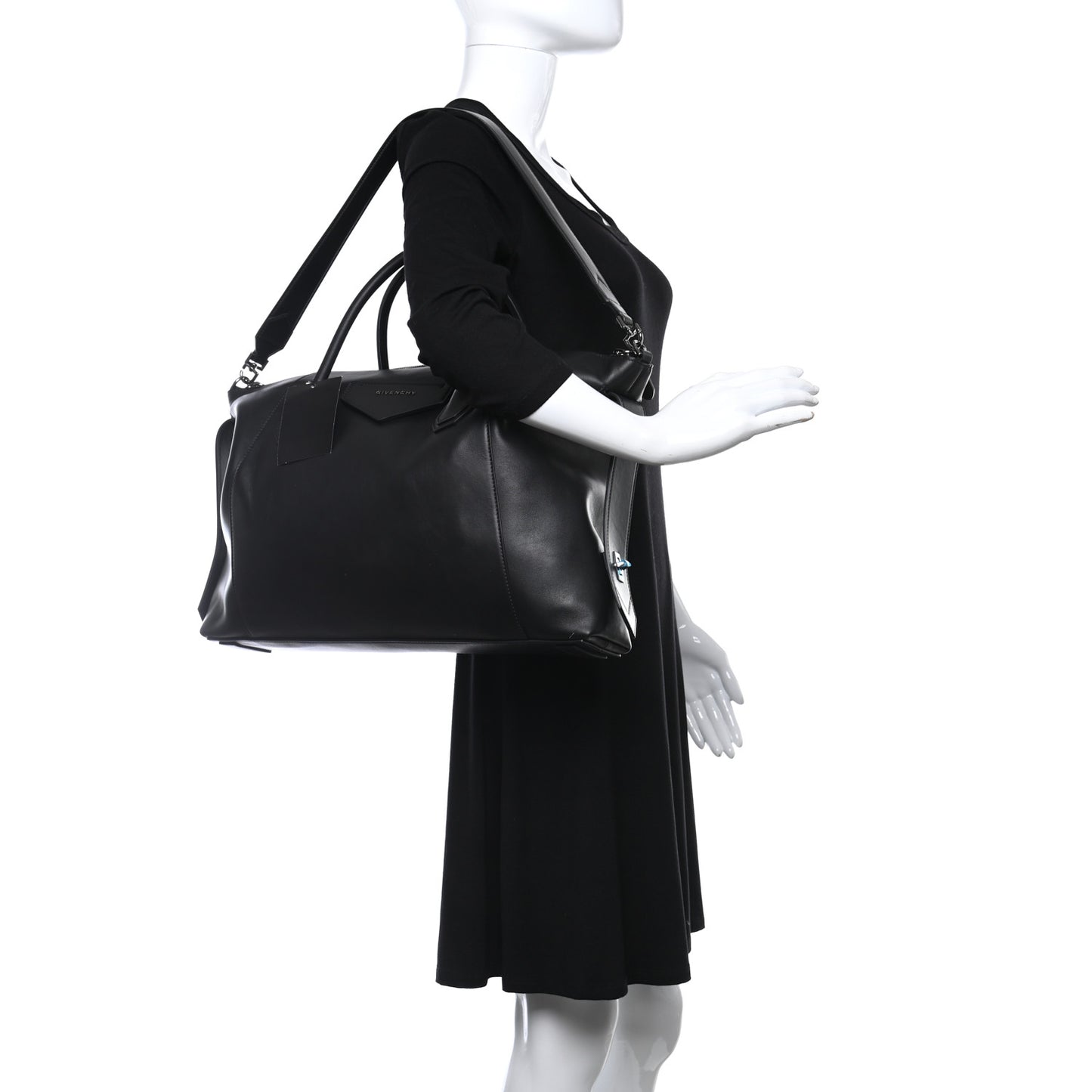 Smooth Calfskin Medium Soft Antigona Black