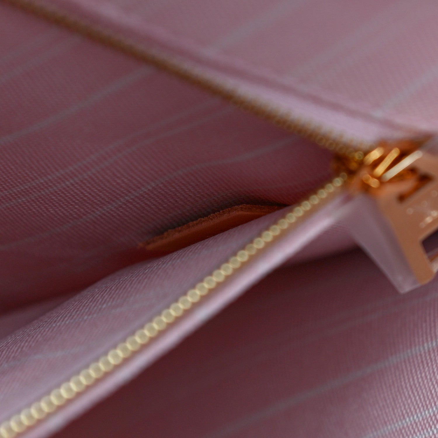 Louis Vuitton Monogram Giant By The Pool Onthego GM Light Pink 8 of 12