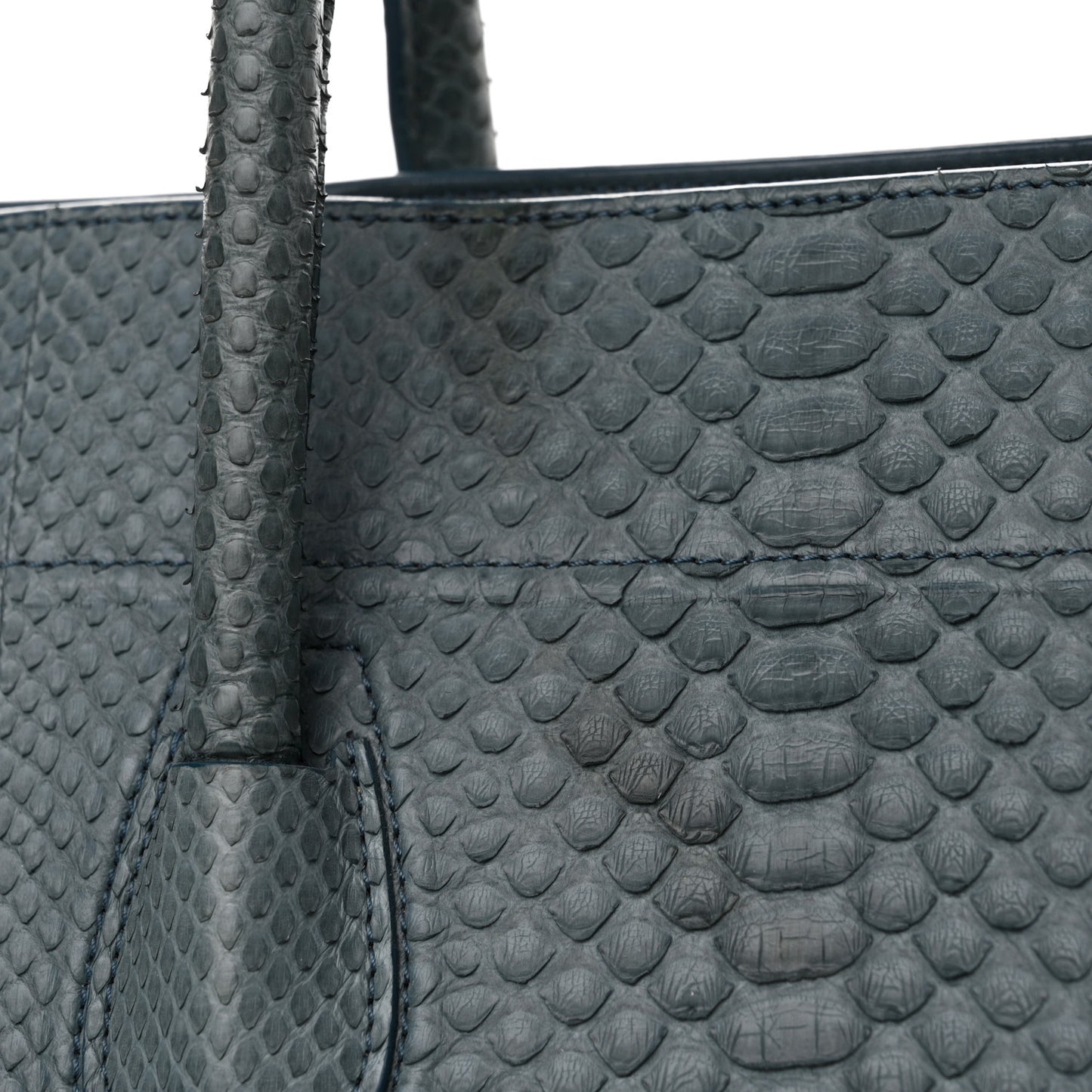 Snakeskin Medium Phantom Luggage Grey