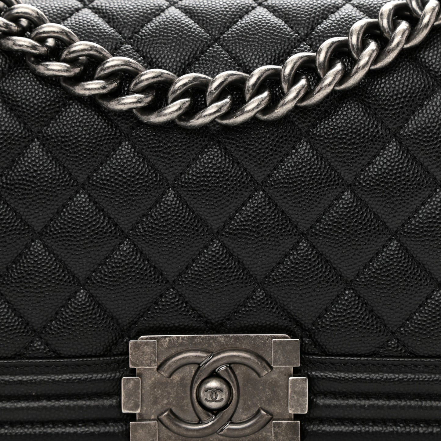 Caviar Quilted Medium Boy Flap Black