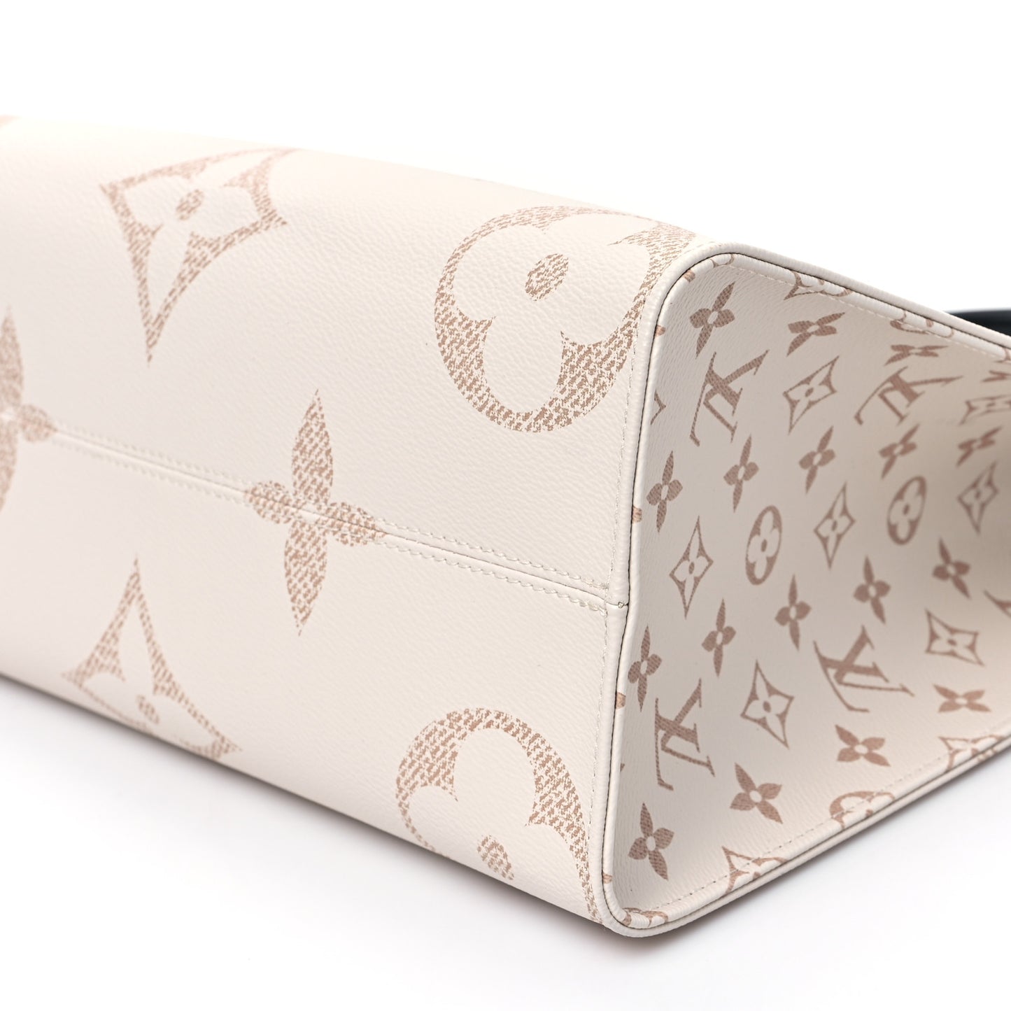 Monogram Dune Giant Onthego MM