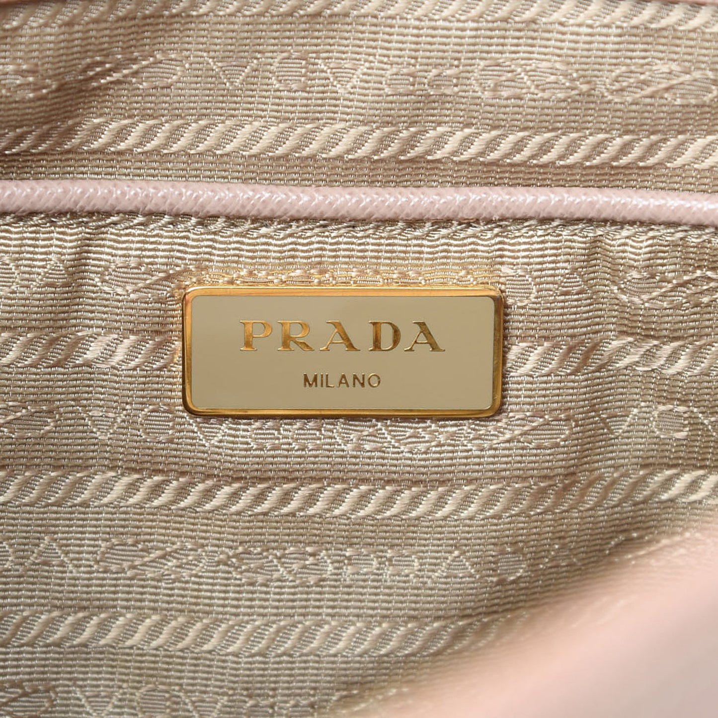 Saffiano Medium Galleria Double Zip Tote Cammeo